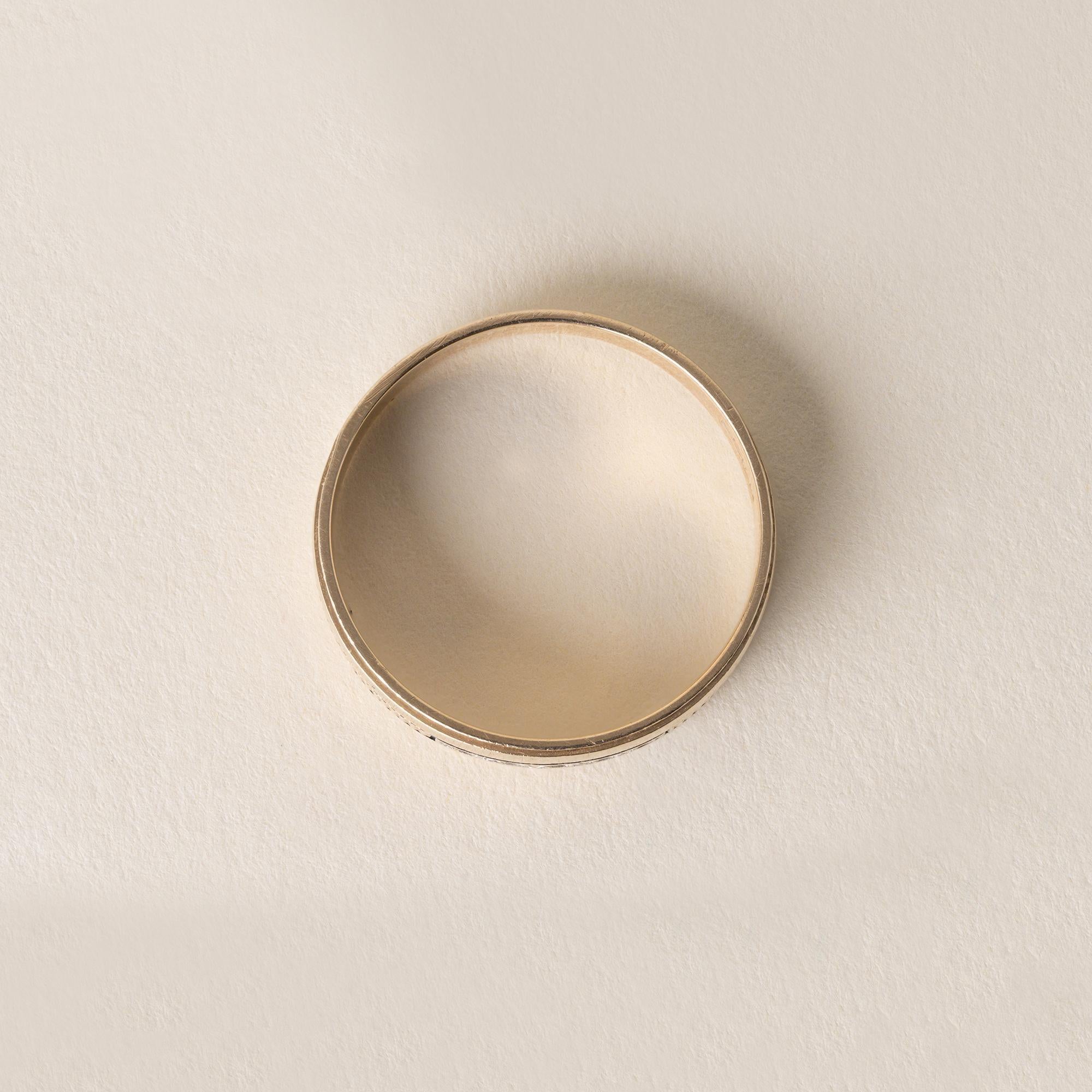 Taglio singolo Fascia retrò con diamante a taglio singolo e smalto nero in oro giallo 14K in vendita