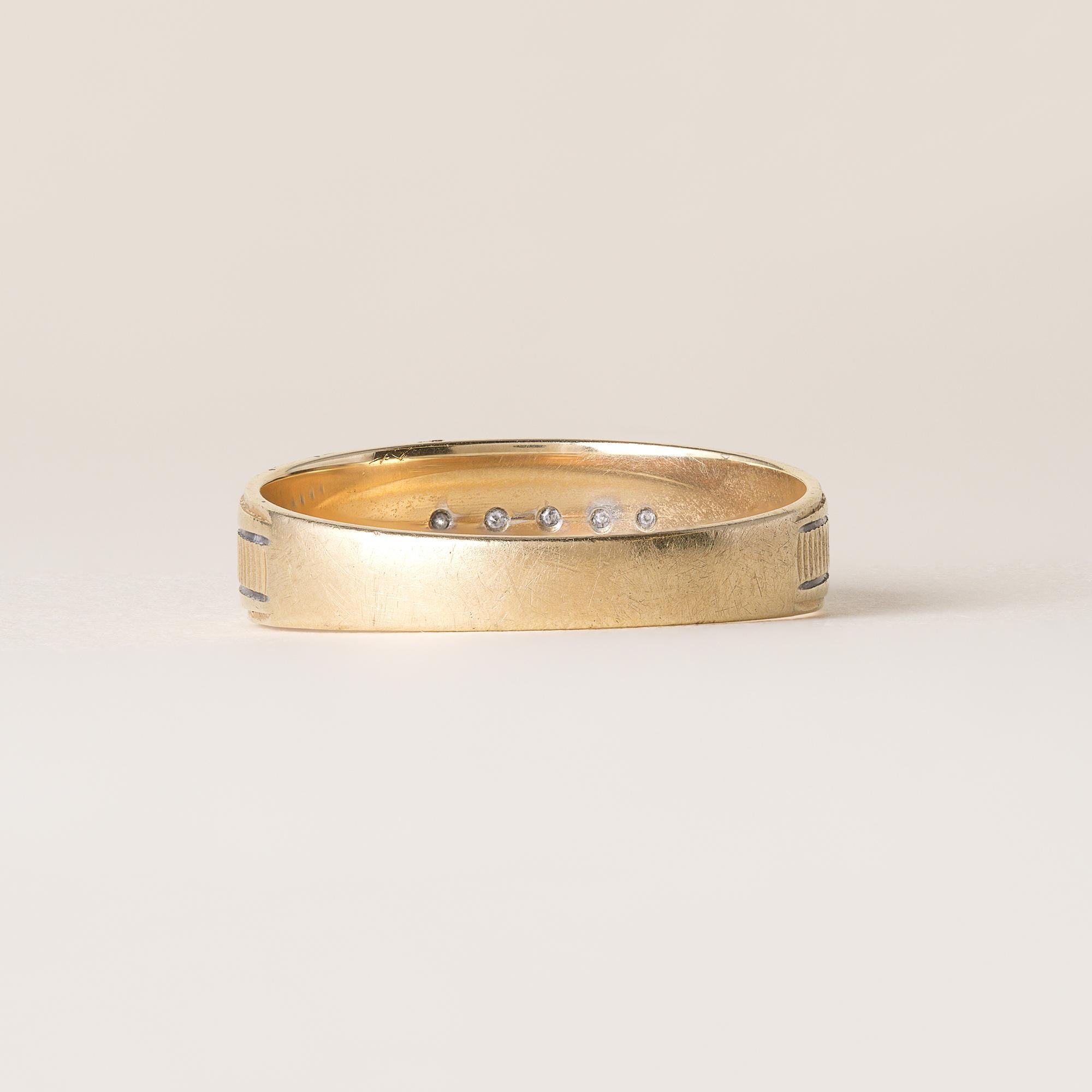 Fascia retrò con diamante a taglio singolo e smalto nero in oro giallo 14K In condizioni buone in vendita a Los Angeles, CA