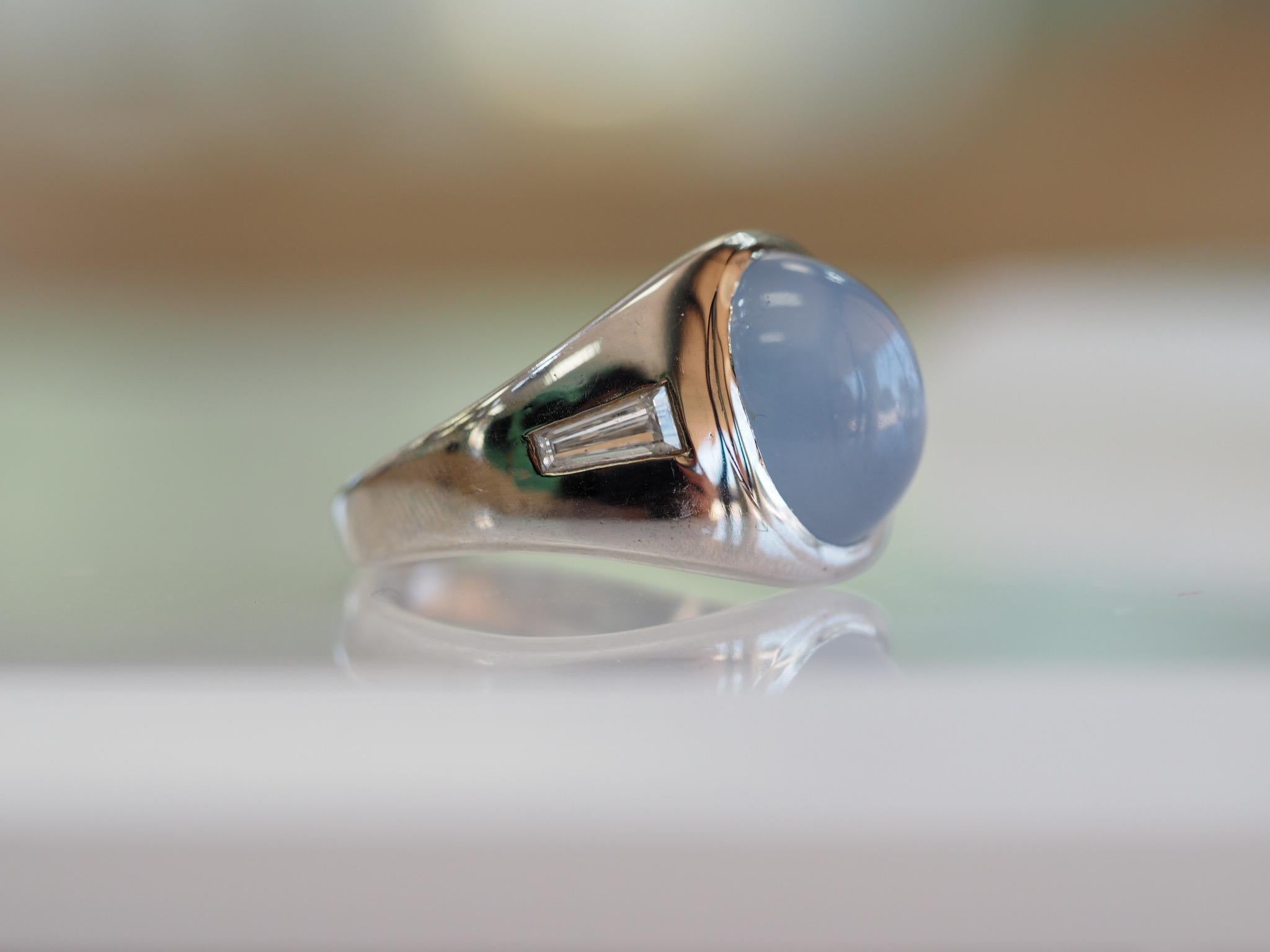 Retro Star Sapphire and Diamond 14 Karat White Gold Ring In Good Condition In Addison, TX