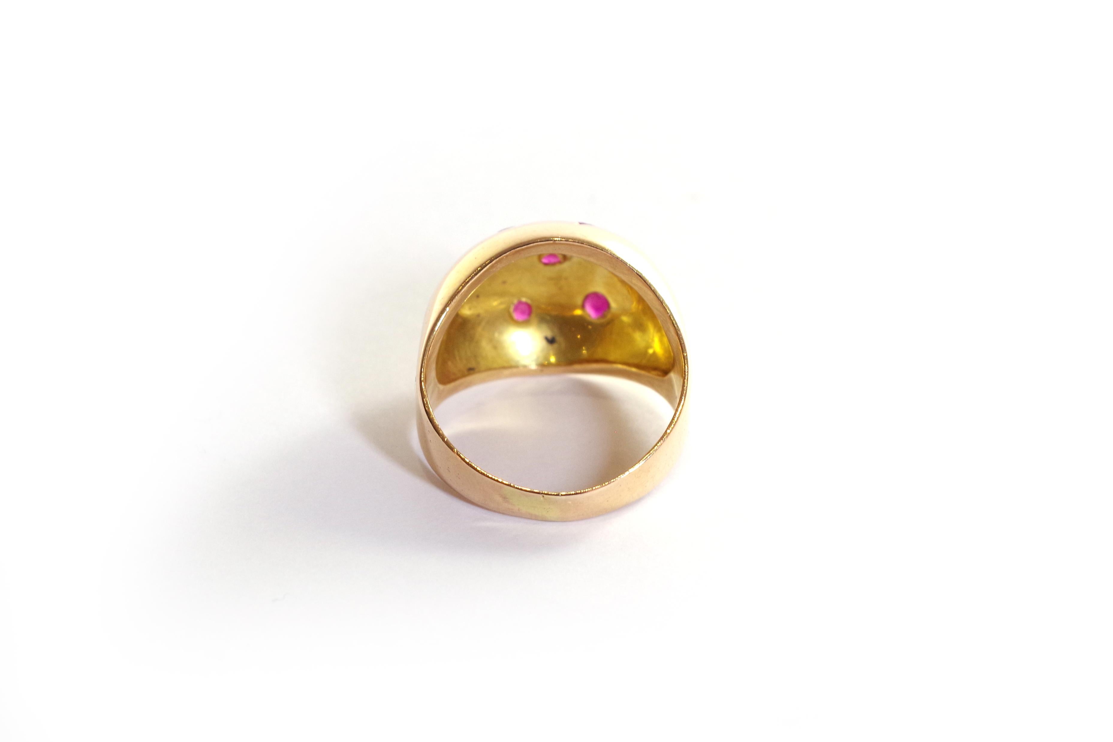 Retro Bombe-Ring mit Rubin in Sternform aus 18 Karat Roségold (Rundschliff) im Angebot