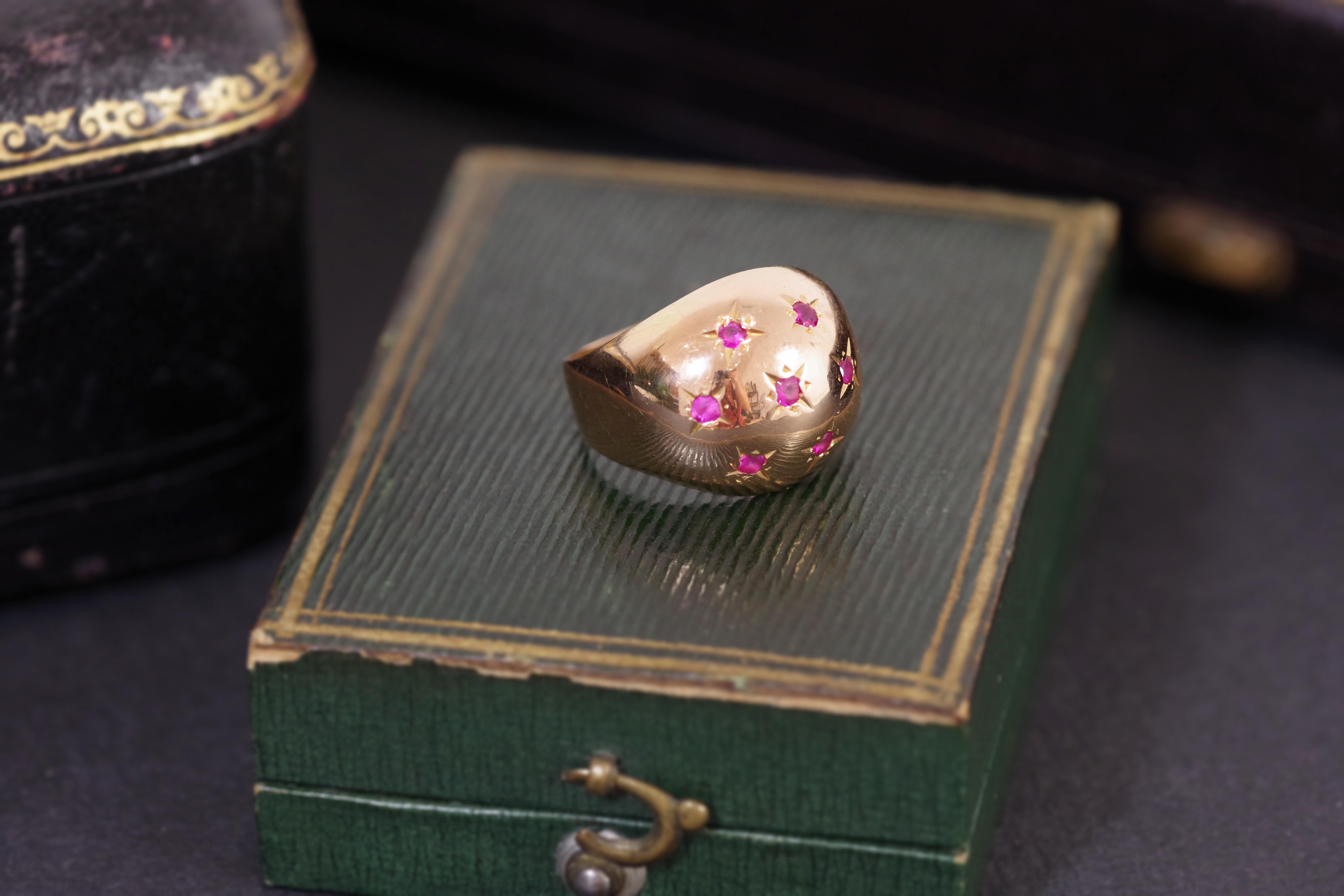 Retro Bombe-Ring mit Rubin in Sternform aus 18 Karat Roségold im Angebot 1