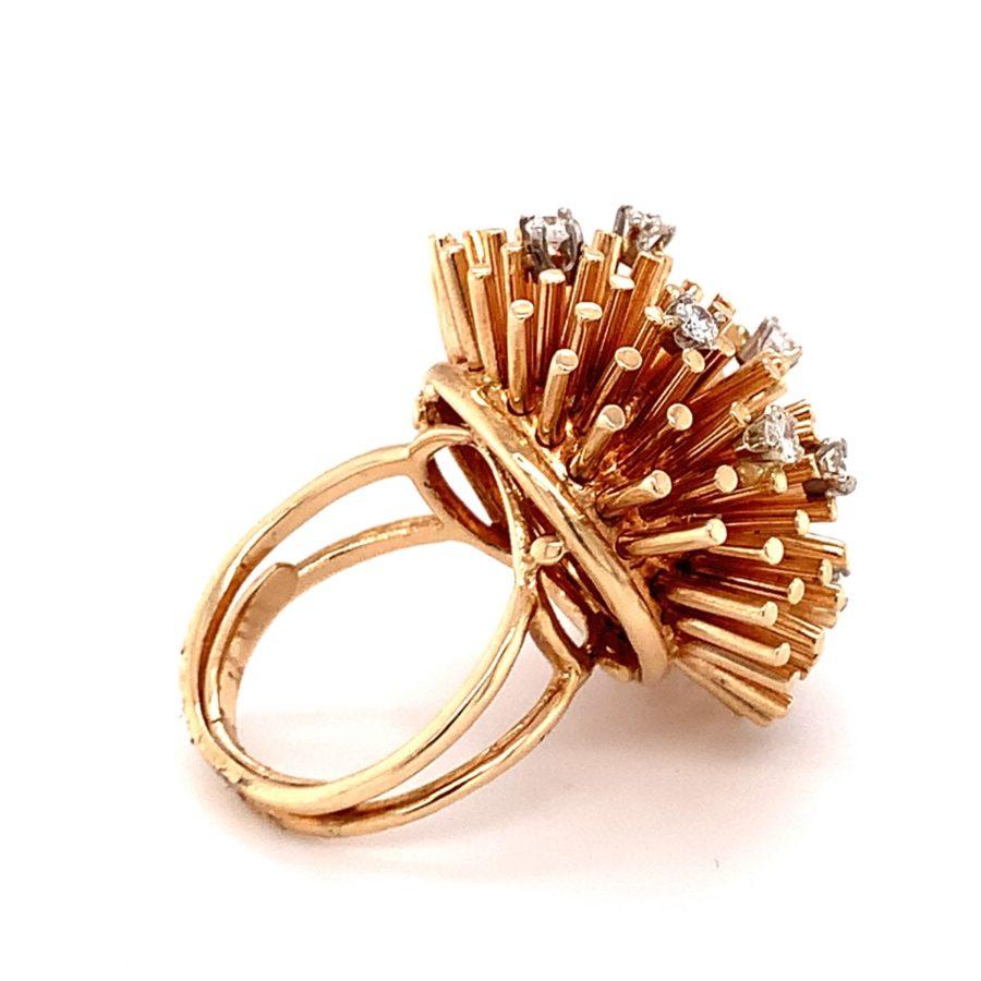 Retro Starburst Diamond Gold Ring, circa 1940s In Good Condition For Sale In Beverly Hills, CA
