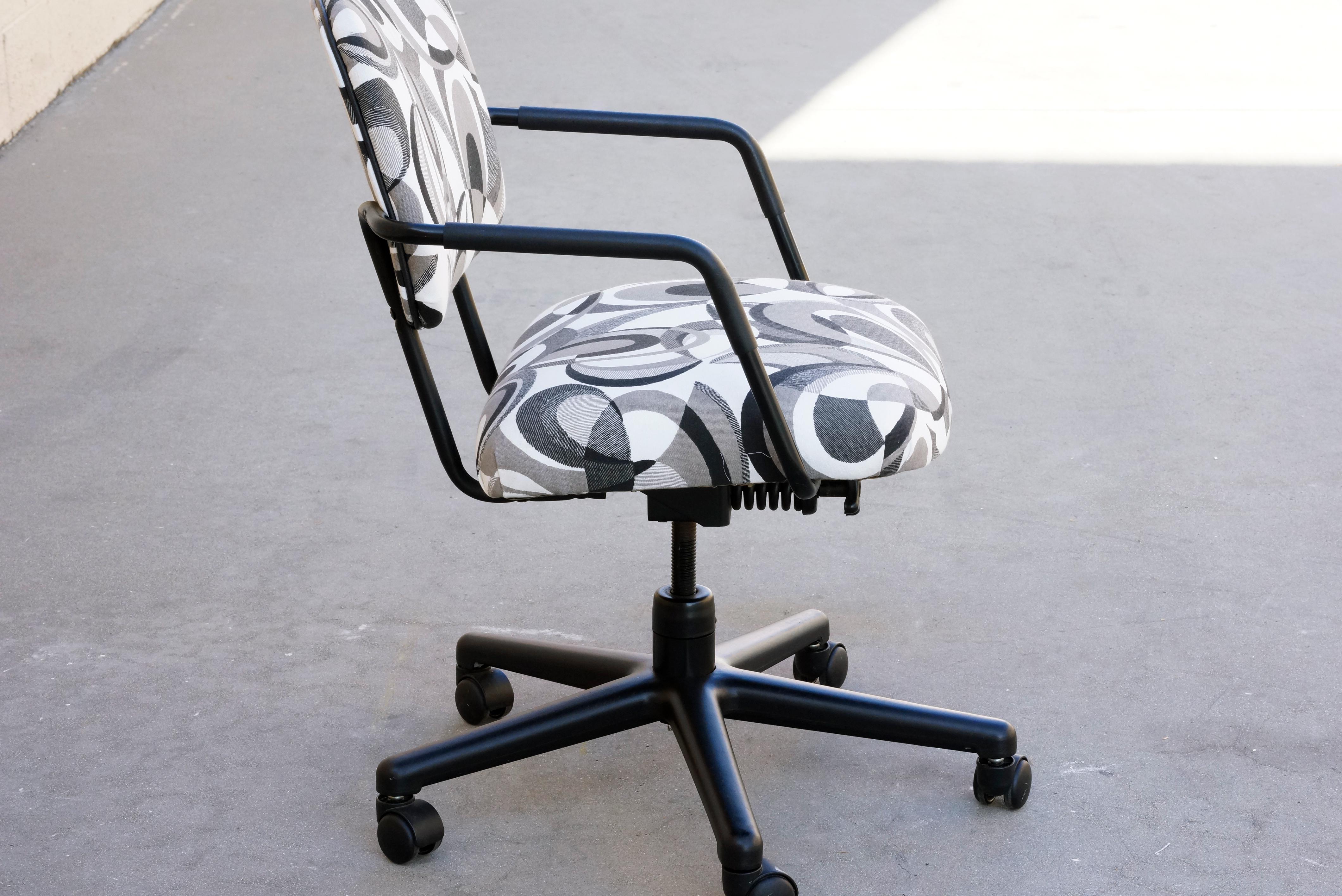 Vintage 1990s office chair reupholstered in a groovy abstract fabric. Uncommon thin steel tube frame with plastic cover. Well made and ergonomic with tilt, seat height and swivel adjustments. Made in USA.

Dimensions: 23.5 W x 22 D x 33 H x 16-19