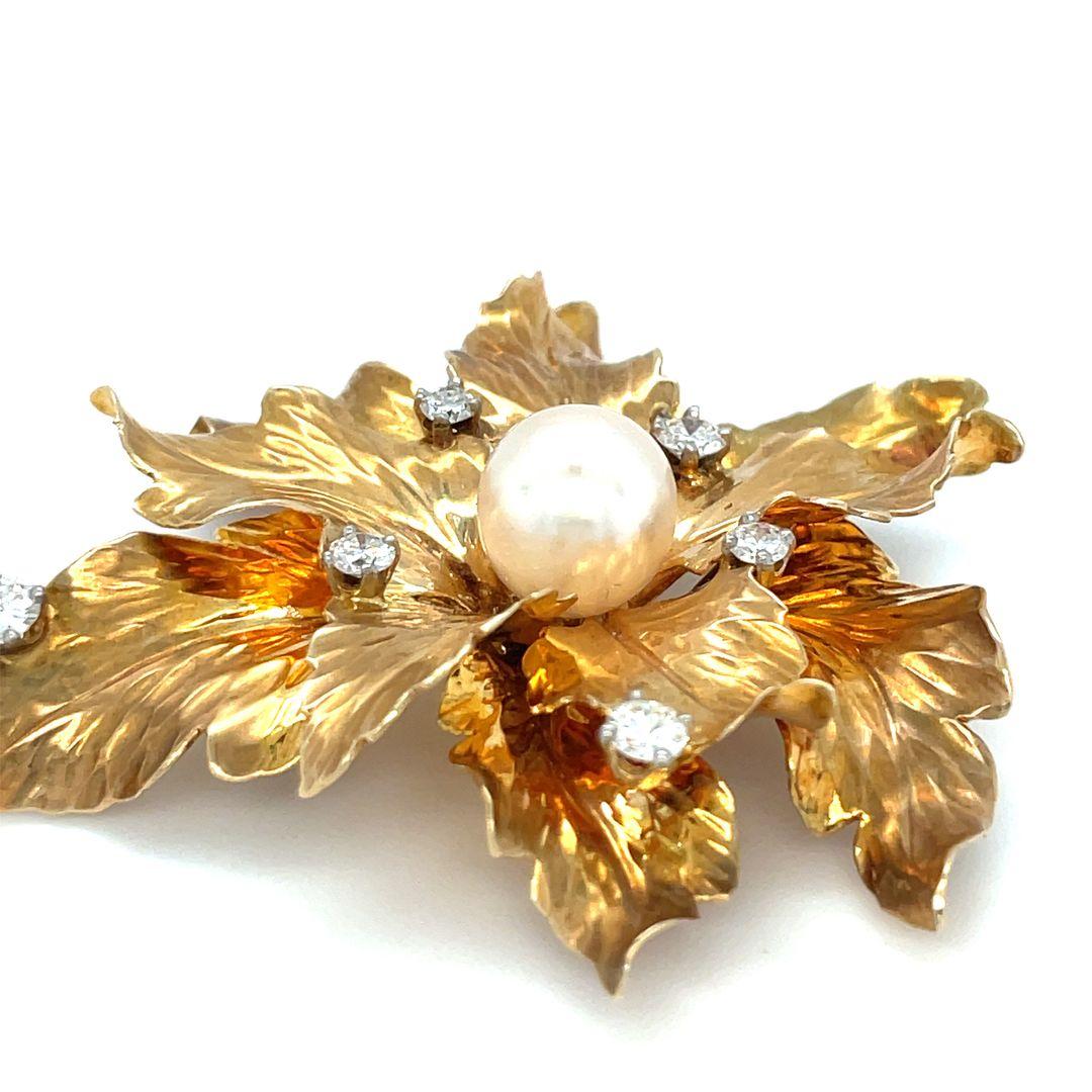 Rétro Broche feuille vintage de style rétro en or jaune 14 carats et diamants en vente