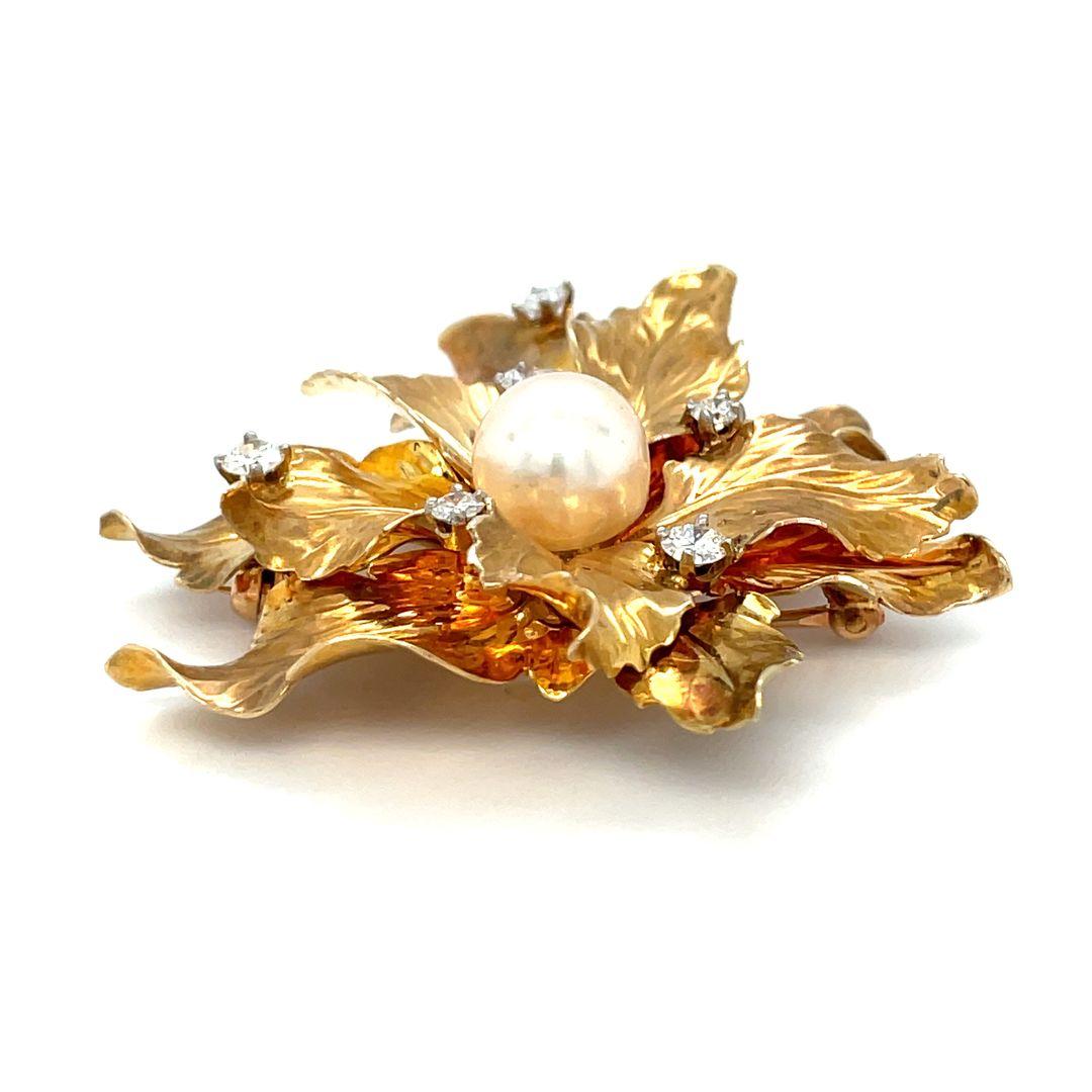 Women's or Men's Retro Style 14 Karat Yellow Gold and Diamond Vintage Leaf Brooch For Sale