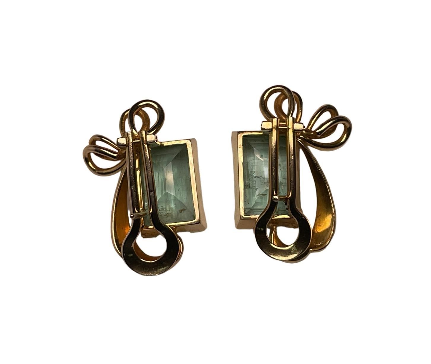 Retro Style 14k Yellow Gold Pair Of Light Green Emerald Earrings In Good Condition For Sale In Guaynabo, PR