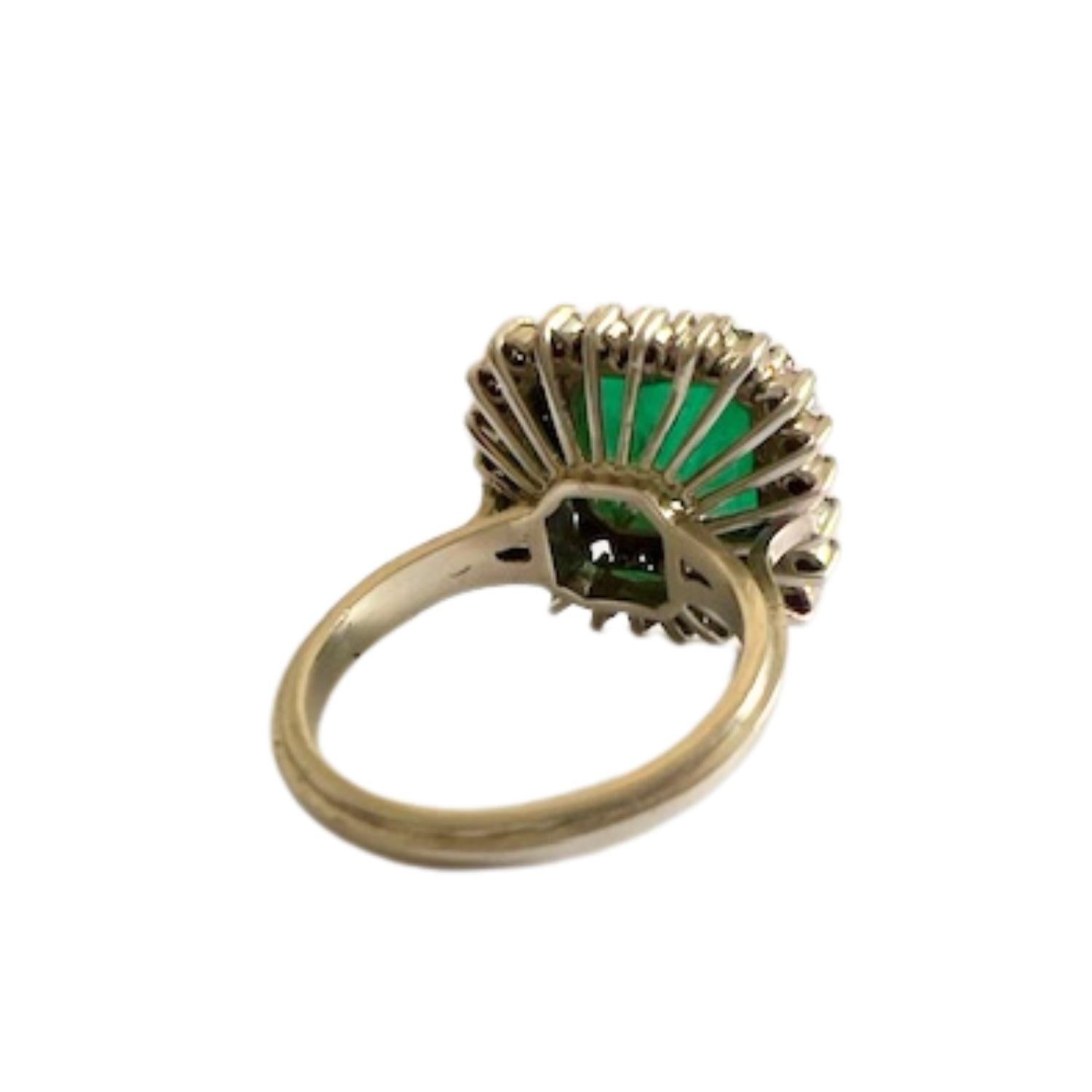 Retro-Stil 1945 Ära 3,40 Karat Smaragd & 0,92 Karat Diamanten 18k Gold Ring im Zustand „Gut“ im Angebot in MADRID, ES