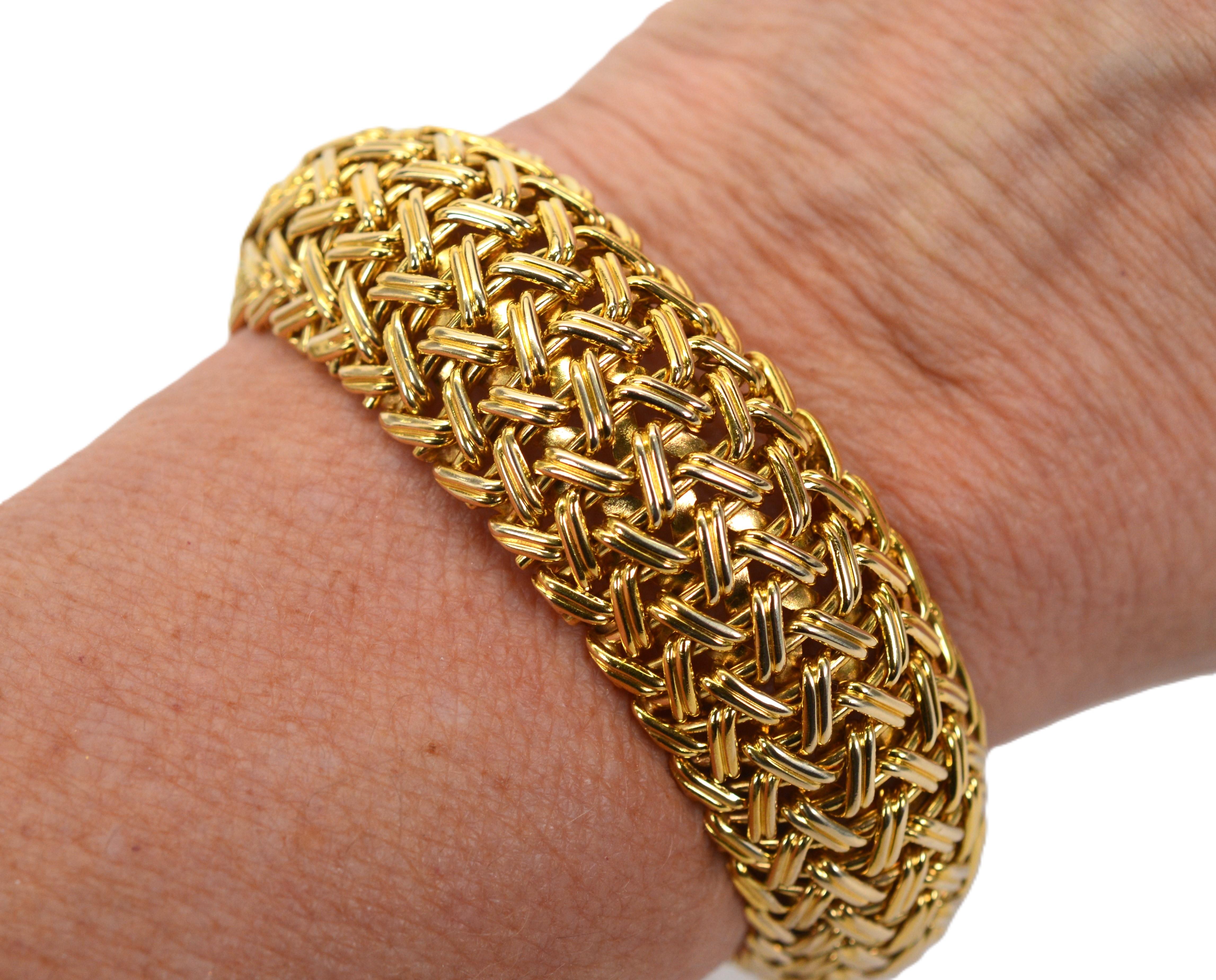 Bracelet d'affirmation en or jaune 14 carats tissé Excellent état - En vente à Mount Kisco, NY
