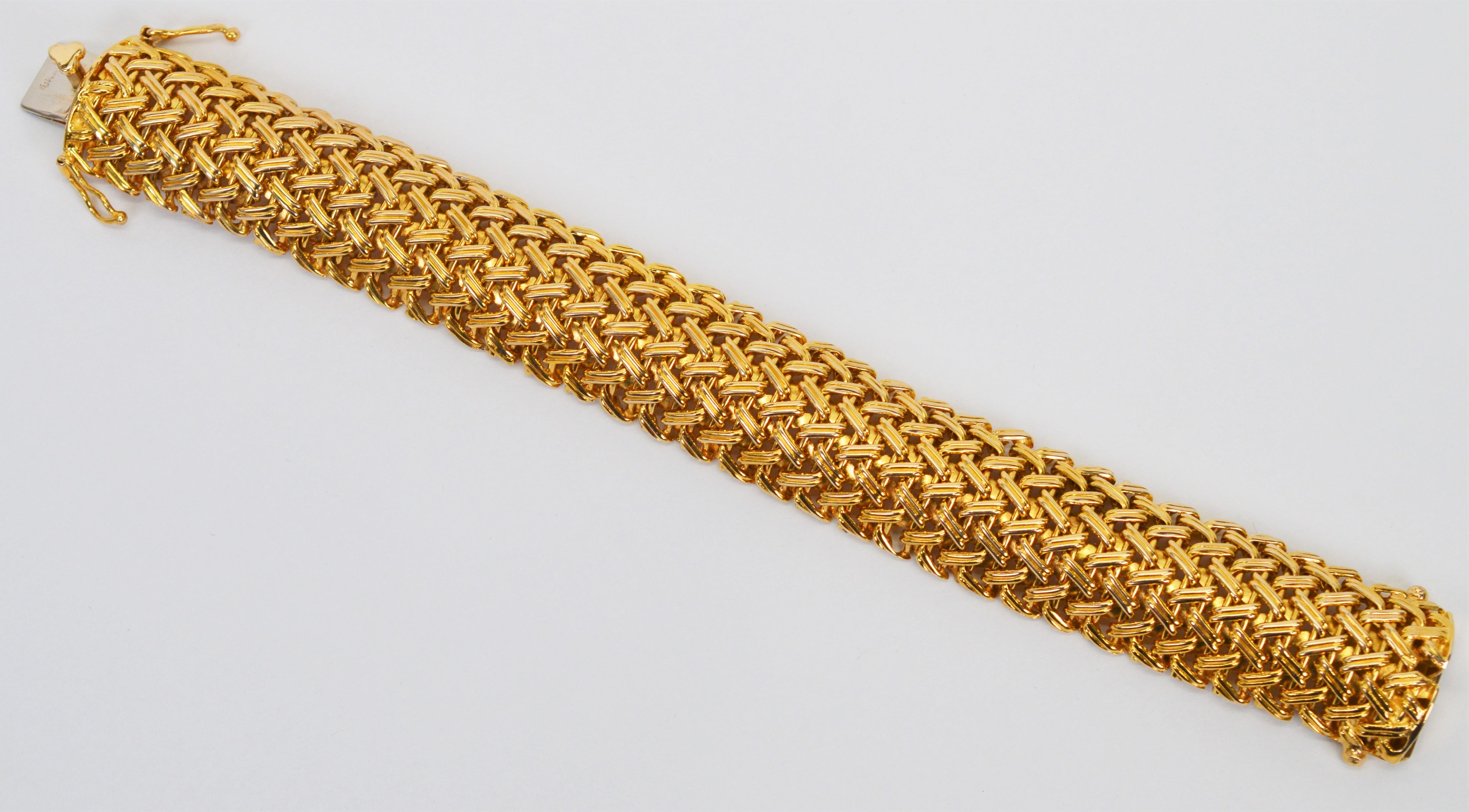 Contoured gewebtes Armband aus 14 Karat Gelbgold im Retro-Stil Damen im Angebot