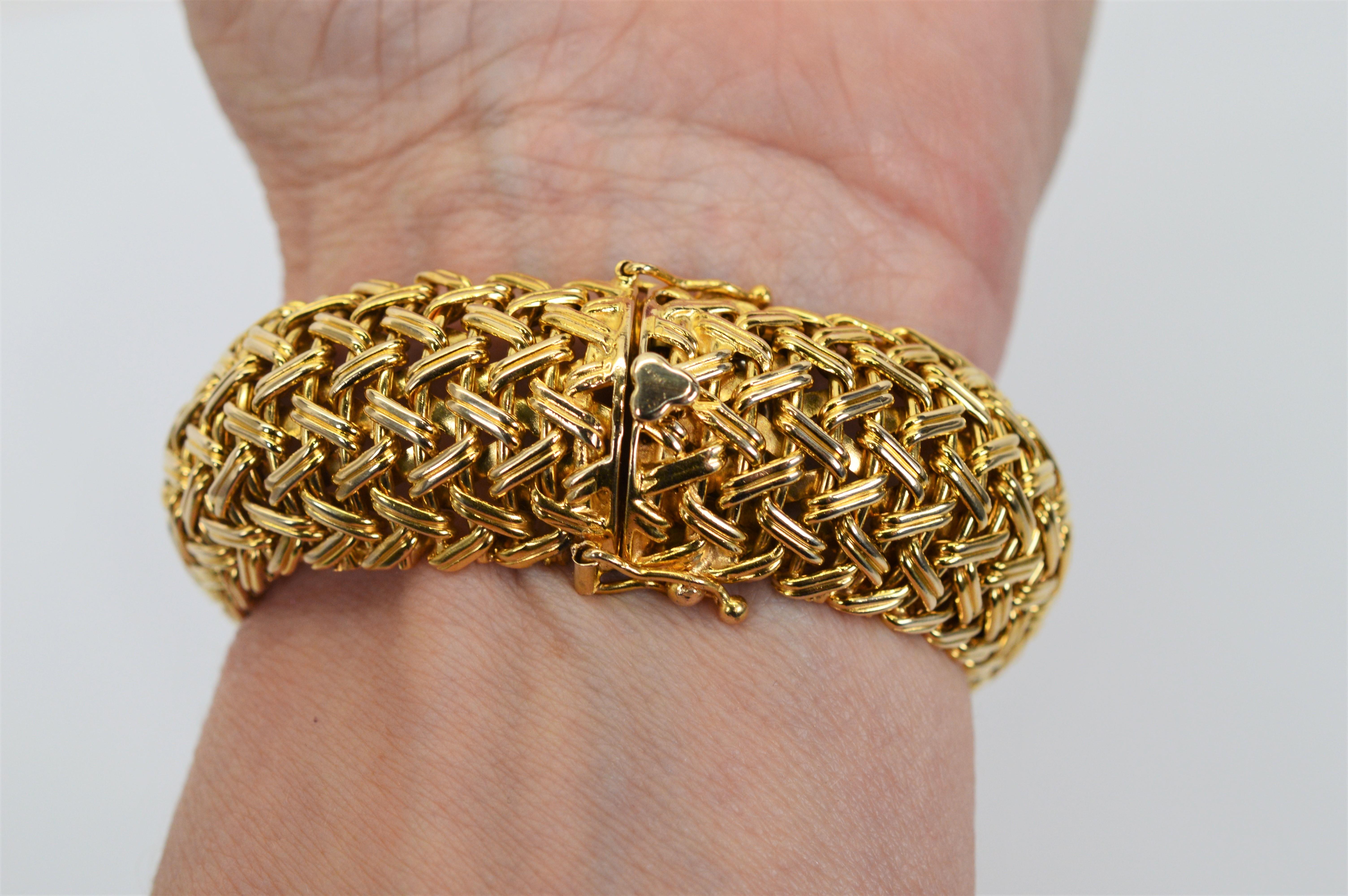 Retro Style Contoured Woven 14 Karat Yellow Gold Bracelet In Excellent Condition For Sale In Mount Kisco, NY