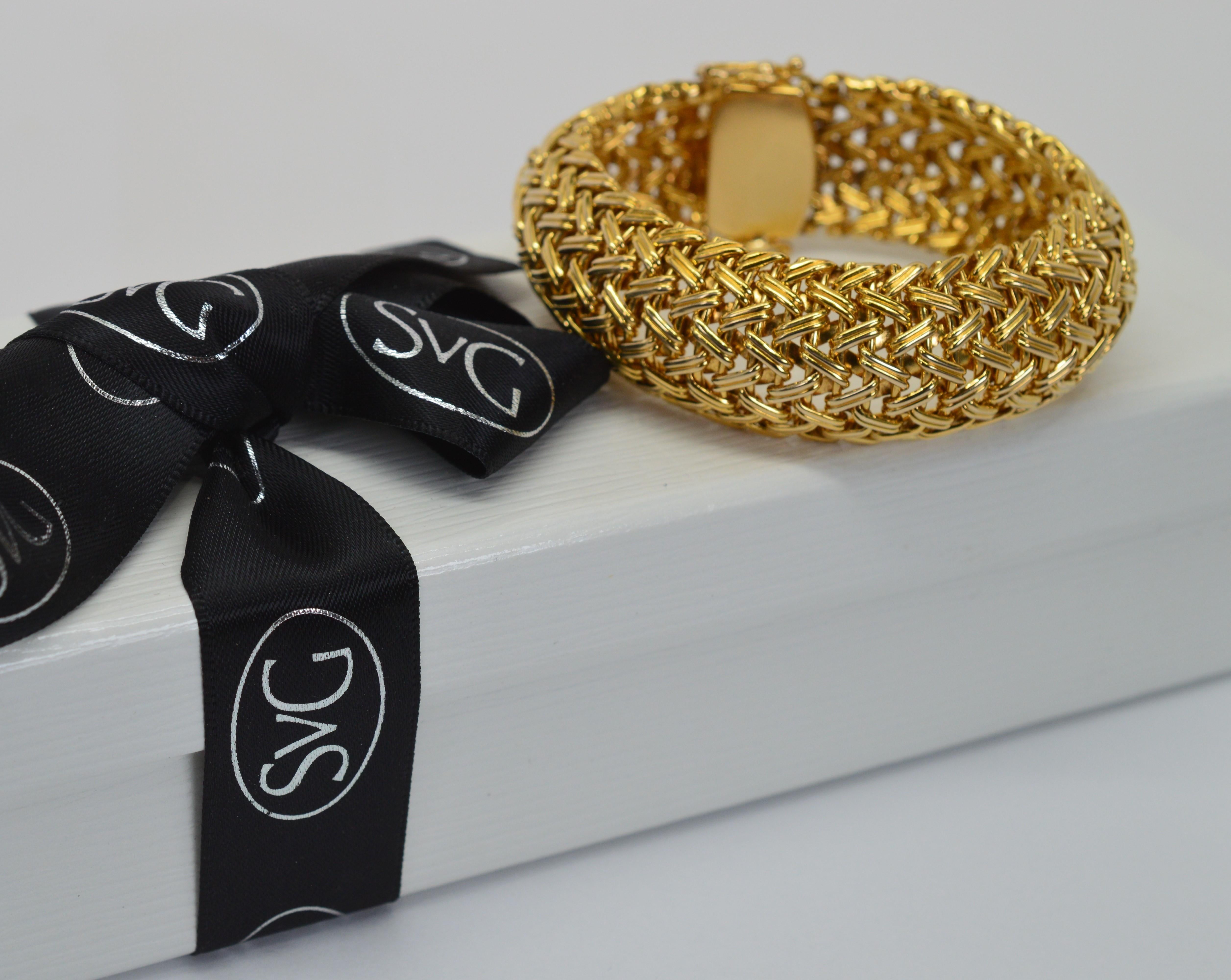 Retro Style Contoured Woven 14 Karat Yellow Gold Bracelet For Sale 1