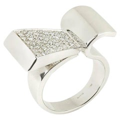 Retro Style Diamonds 18 Karat White Gold Modernist Ring