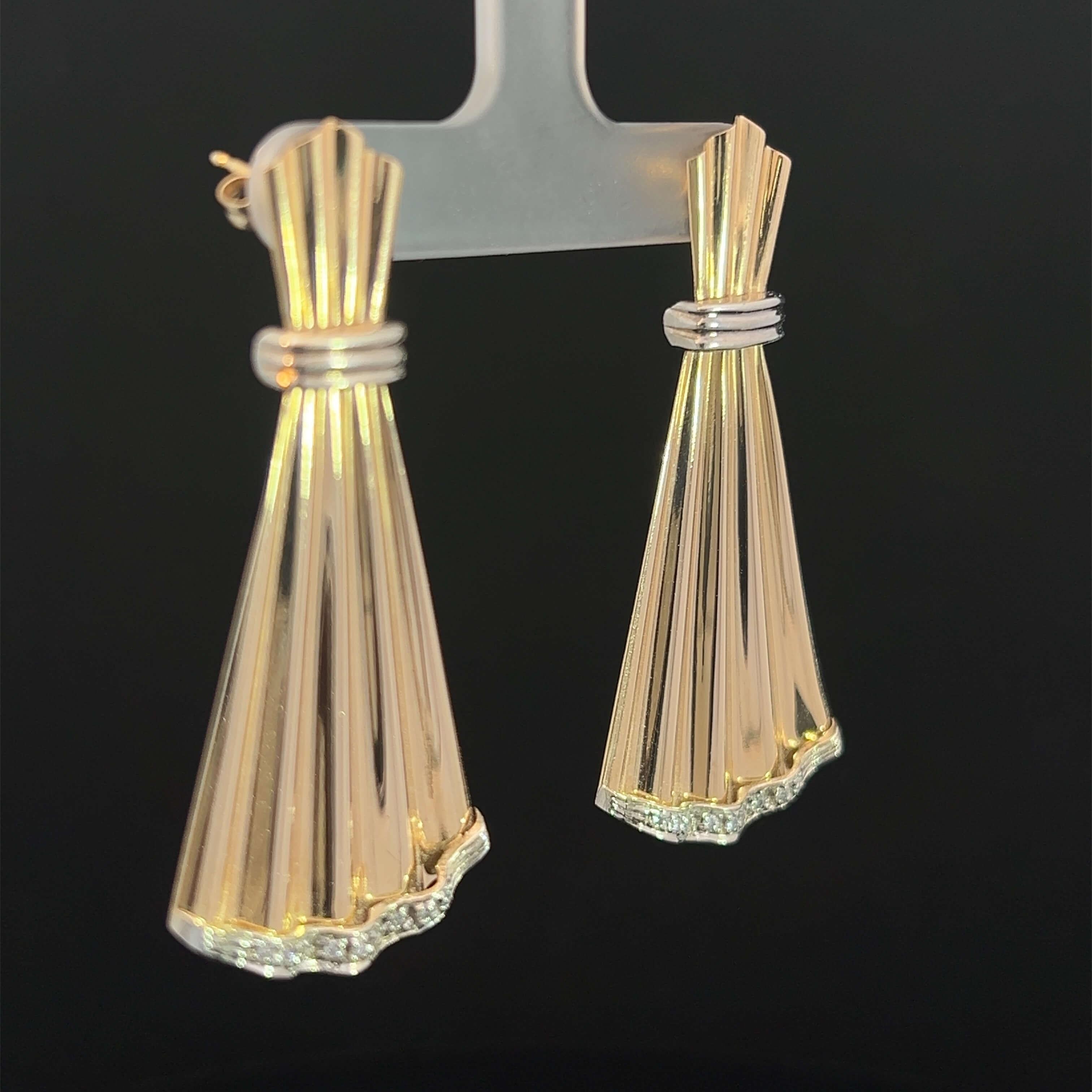 Brilliant Cut Retro Style Gold Fluted Diamond Set Earrings Circa 2000s For Sale