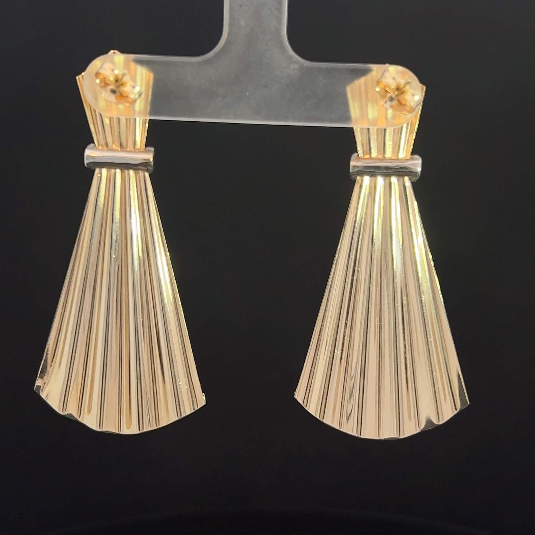 Retro Style Gold Fluted Diamond Set Earrings Circa 2000s In Good Condition For Sale In ADELAIDE, SA