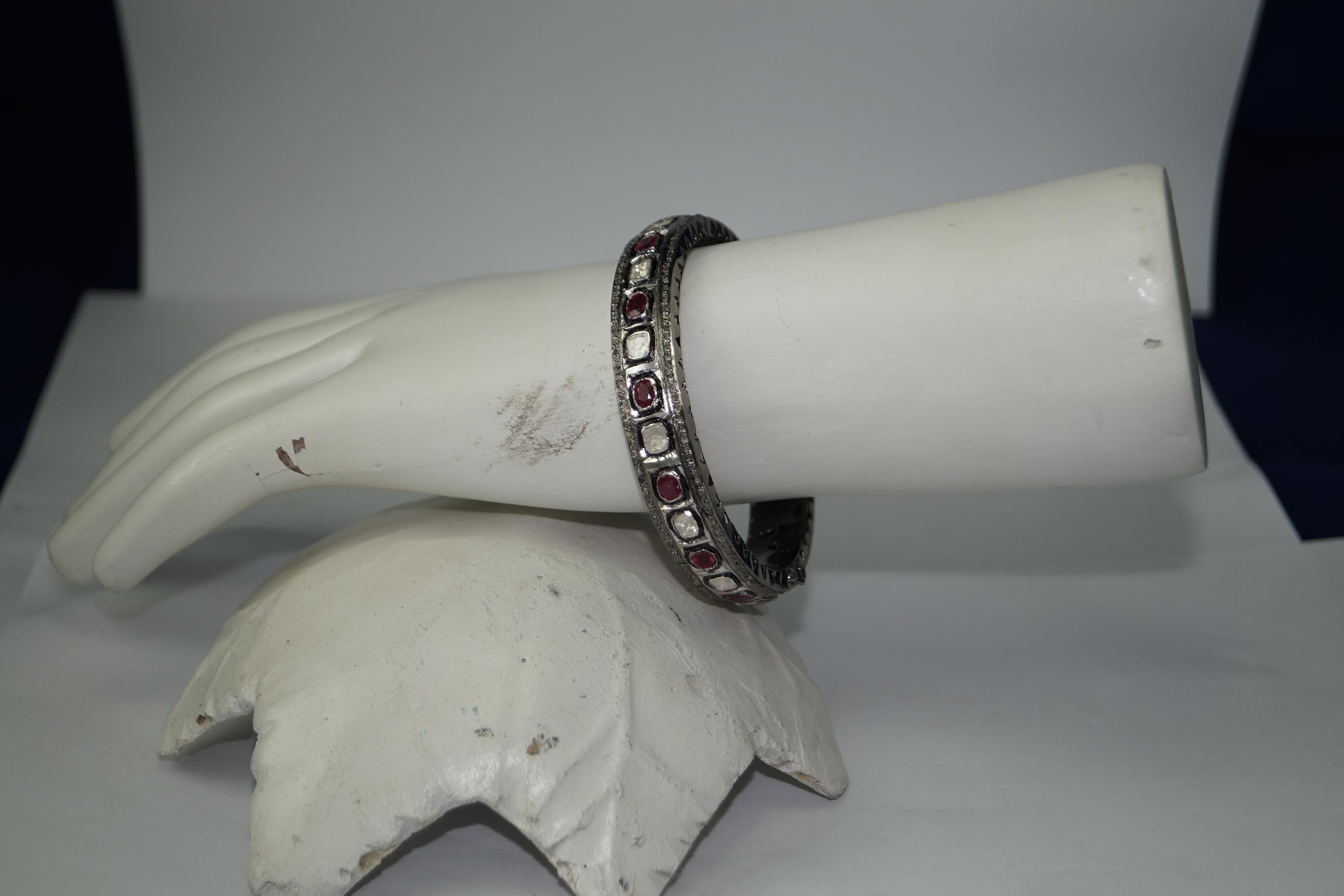 Retro style rose cut uncut polki diamond ruby oxidized sterling silver bracelet In New Condition For Sale In Delhi, DL