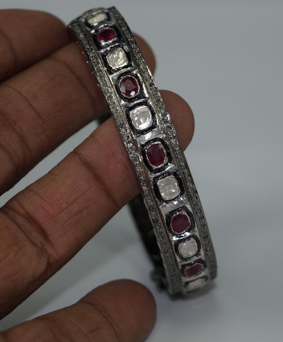 Retro-Armband aus oxidiertem Sterlingsilber mit Rosenschliff und ungeschliffenem Polki-Diamant und Rubin im Retro-Stil im Angebot 1