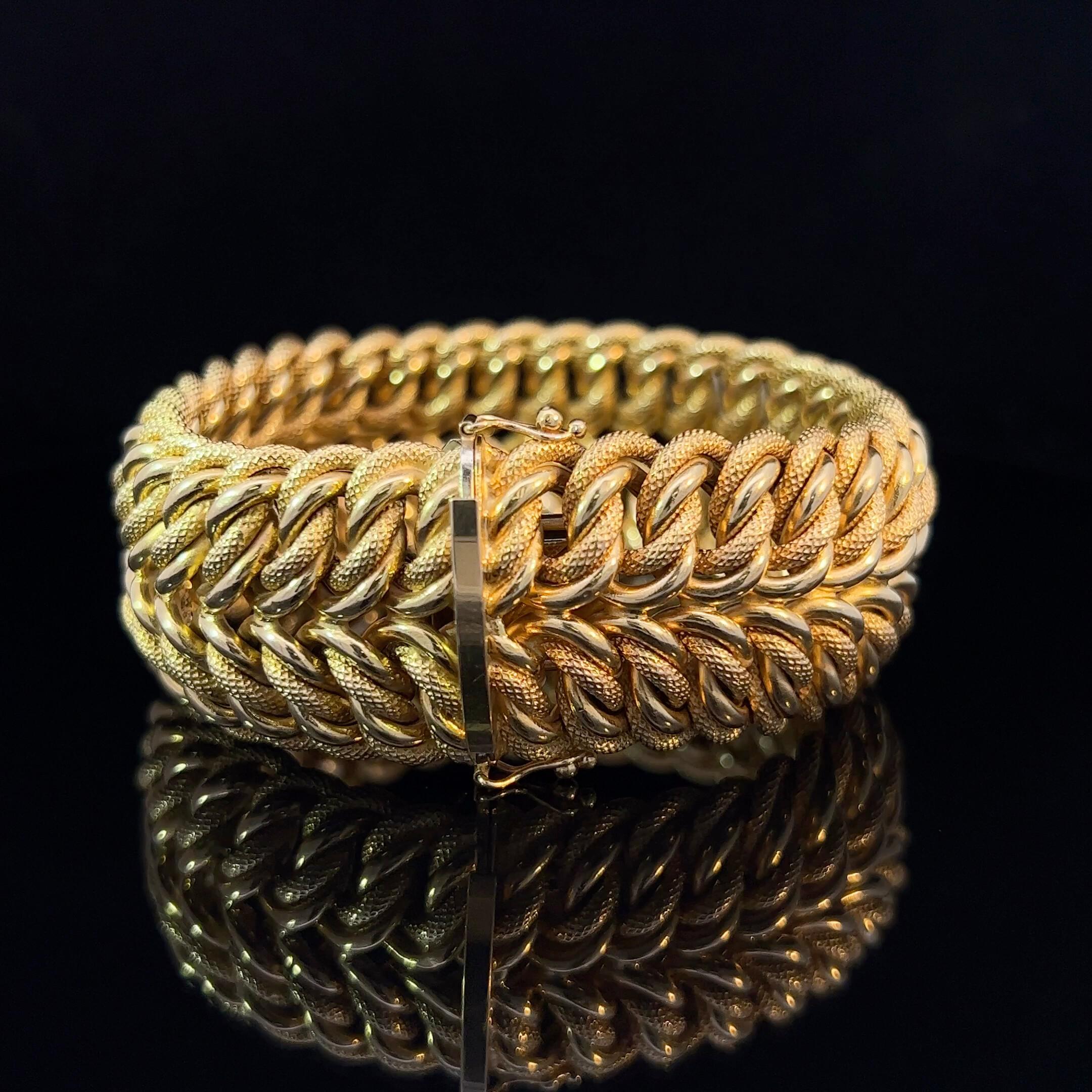 Gewebtes Armband aus Gelbgold im Retro-Stil ca. 1960er Jahre für Damen oder Herren im Angebot