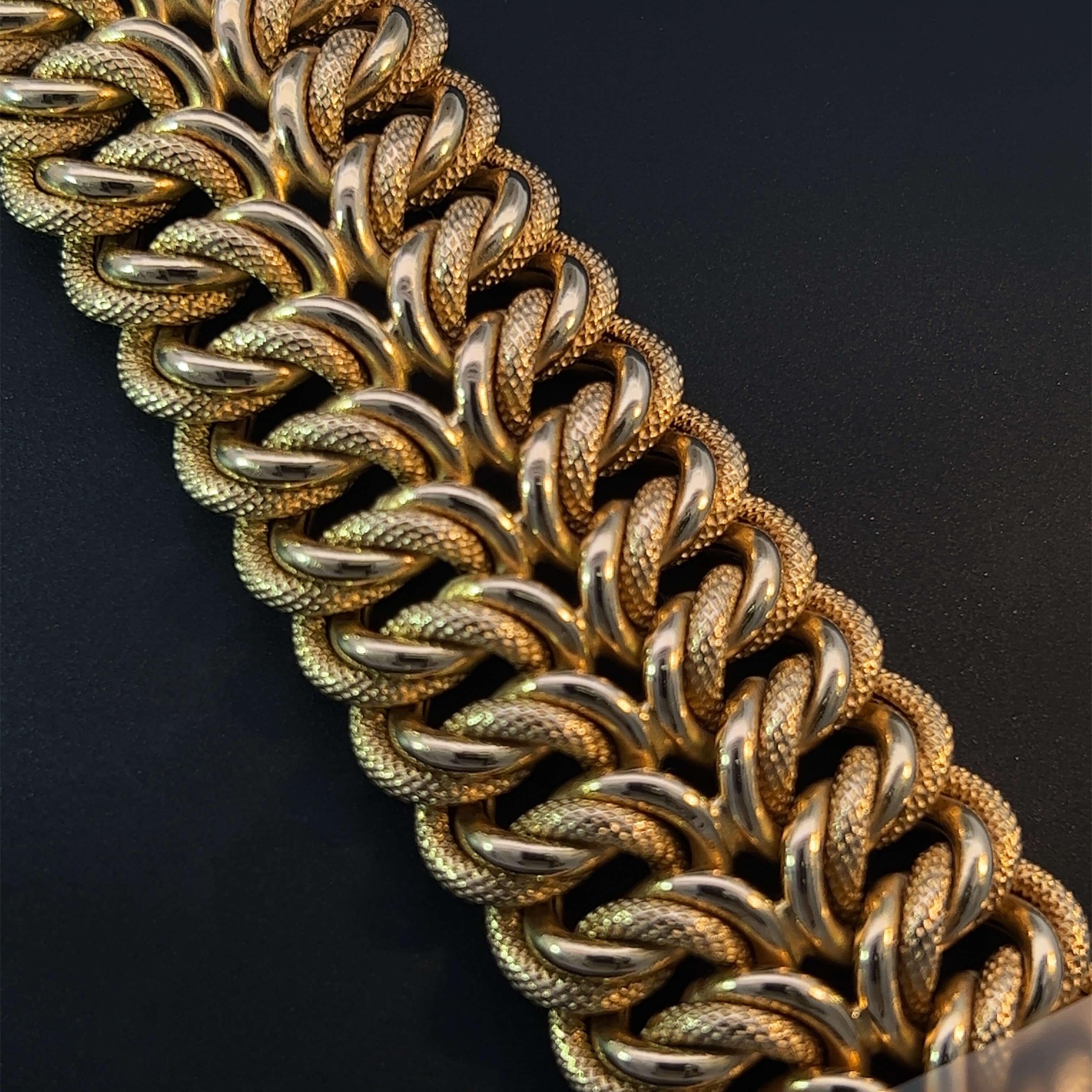 Gewebtes Armband aus Gelbgold im Retro-Stil ca. 1960er Jahre im Angebot 3