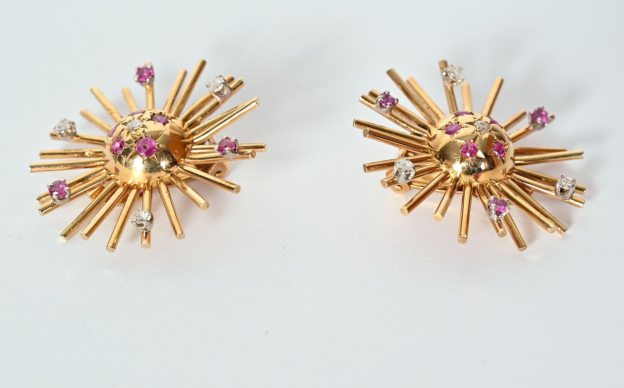 Brilliant Cut Retro Sunburst Gold Earrings For Sale