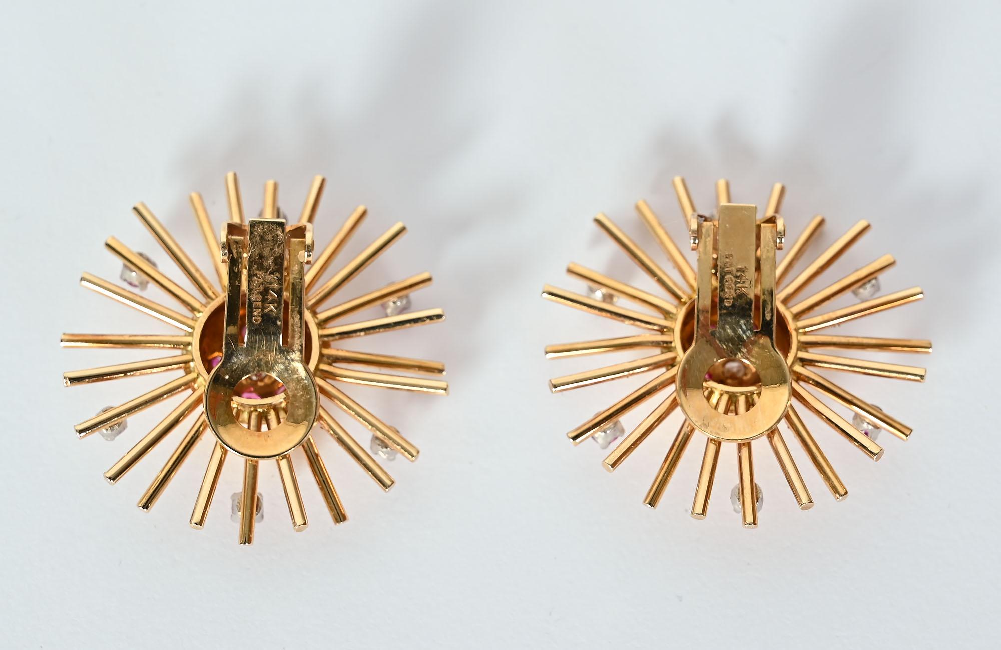 Retro Sunburst Gold Earrings In Excellent Condition For Sale In Darnestown, MD