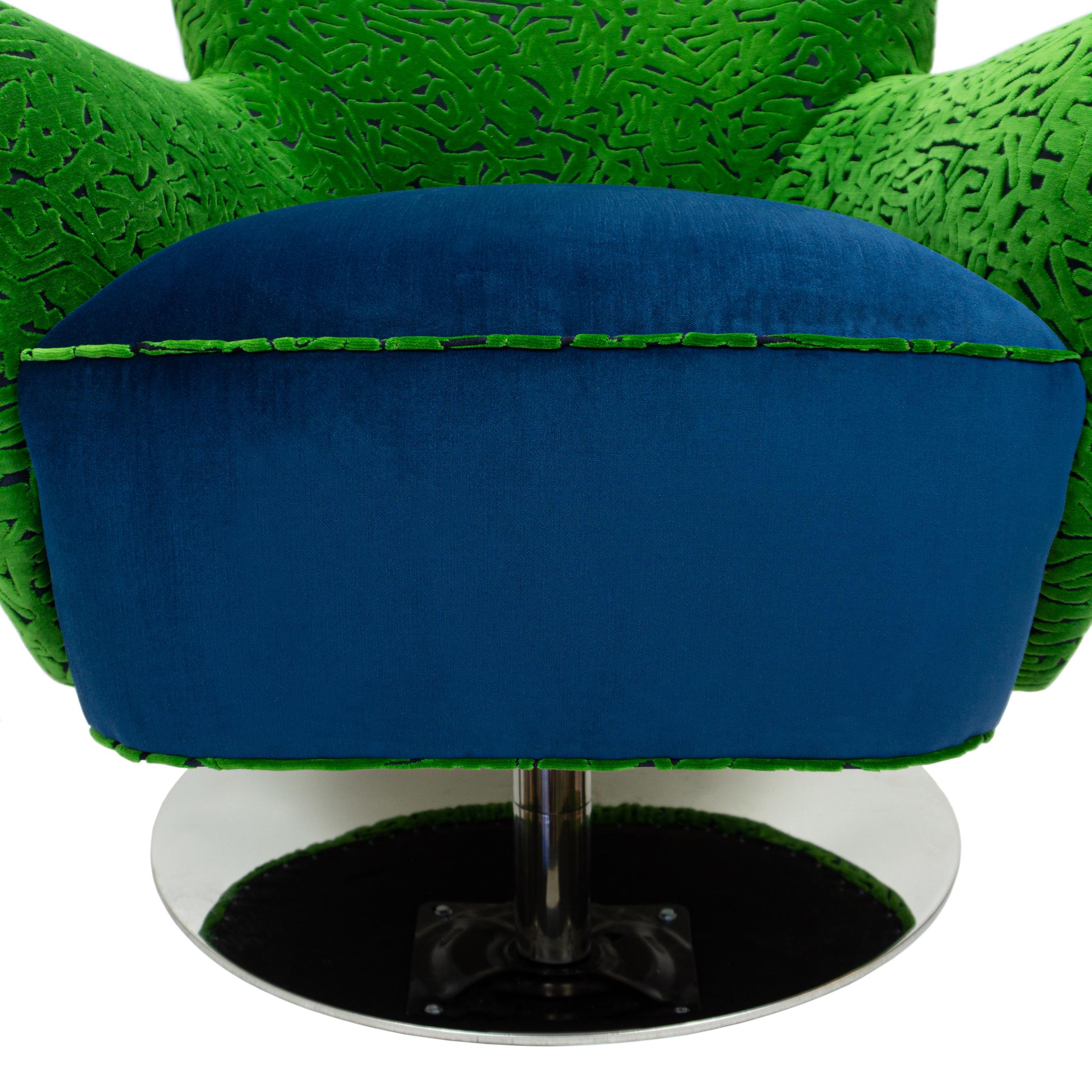 Chaise pivotante rétro avec base chromée + velours vert tourbillonnant et velours bleu en vente 6
