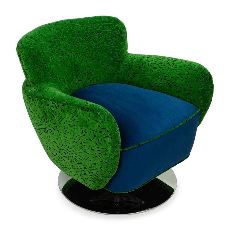 Retro Drehstuhl mit verchromtem Untergestell + wirbelförmiger grüner Samt  und blauem Samt im Angebot bei 1stDibs