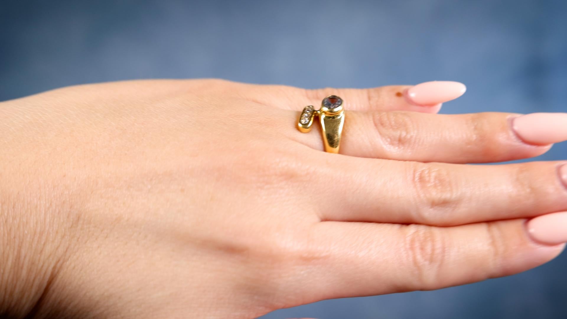 Brilliant Cut Retro Synthetic Spinel 18k Yellow Gold Ring