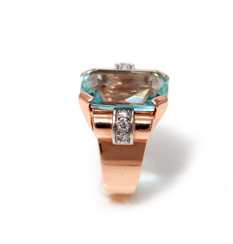 Important ring in 18 carats pink gold, 750/1000th, with a beautiful rectangular aquamarine in its centre.
The ring is set with small diamonds on the sides.

Blue/green colour

Ring size : 17,60 x 24,67 x 9,99 mm, (0,685 x 0,971 x 0,393 inch)

Ring