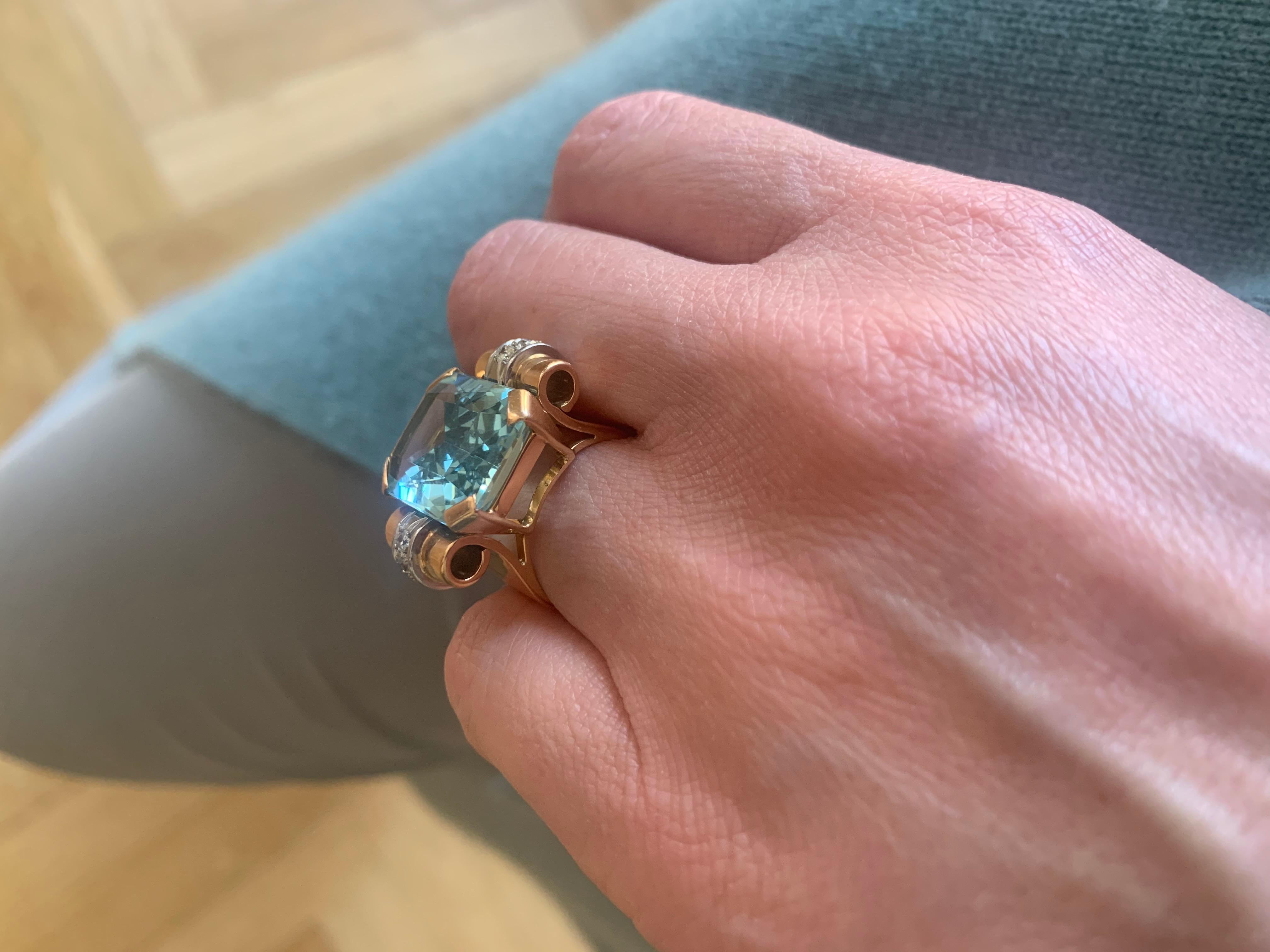 Women's Retro Tank 12 Carats Aqua Marine Diamonds 18 Carats Rose Gold Cocktail Ring For Sale
