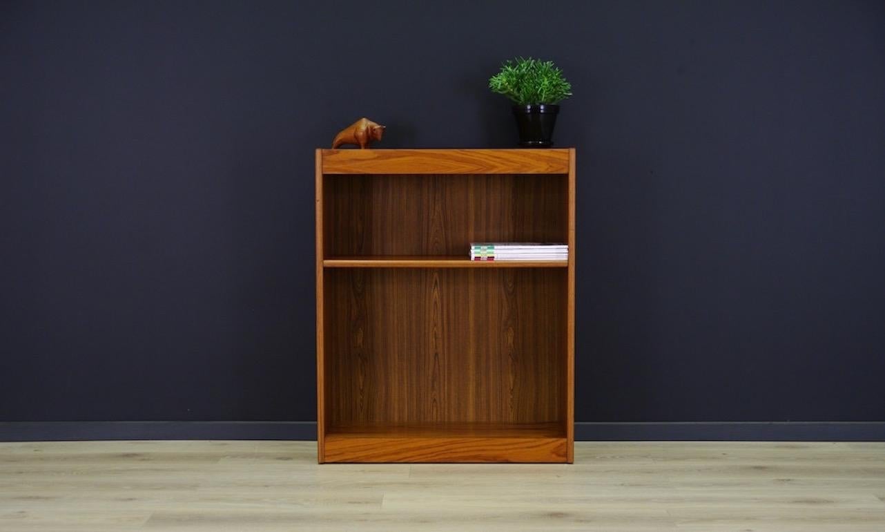 Classic bookcase of the 1960s-1970s. Danish design - perfect in every detail. Veneered with teak. Board height adjustable. Shelf in good condition with visible signs of wear (small scratches and dings are visible).

Dimensions: height 92cm, width