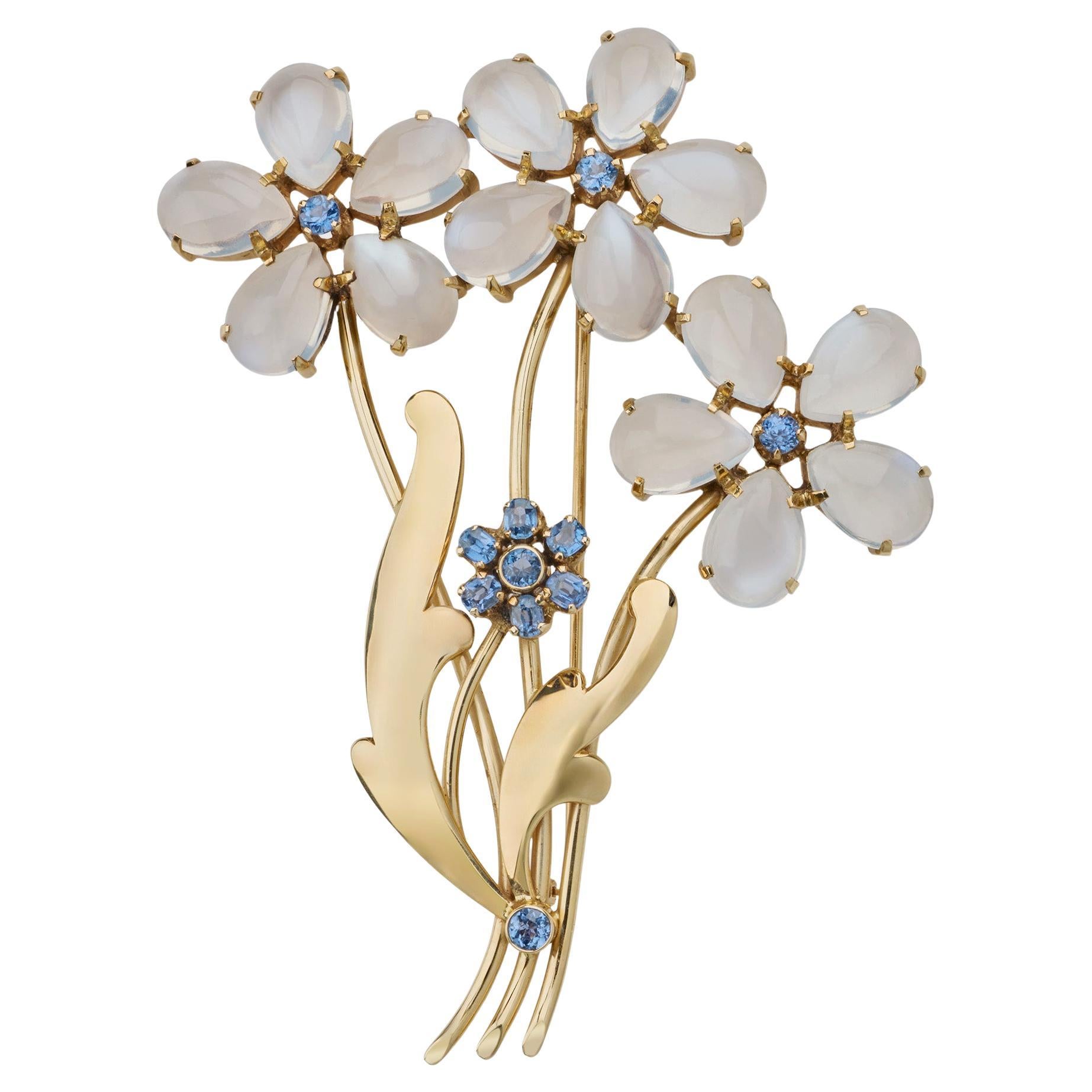 Rétro Tiffany & Co. Broche fleur en pierre de lune et saphir