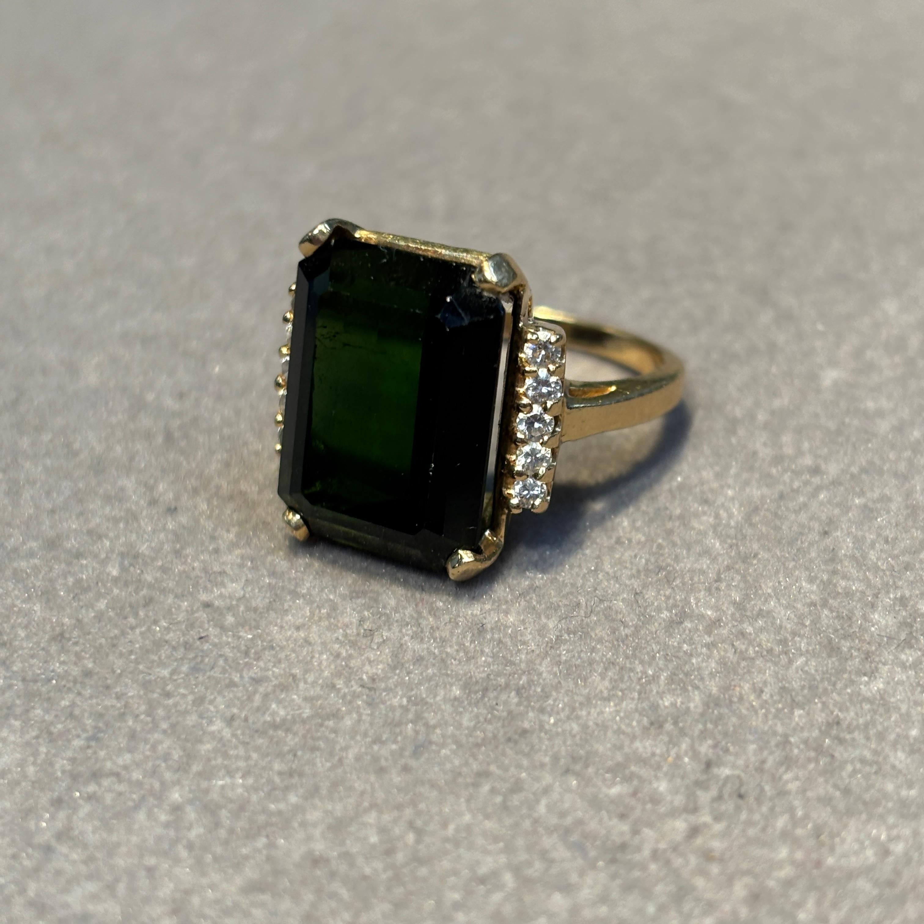 Bague rétro en tourmaline et diamant Excellent état - En vente à New York, NY
