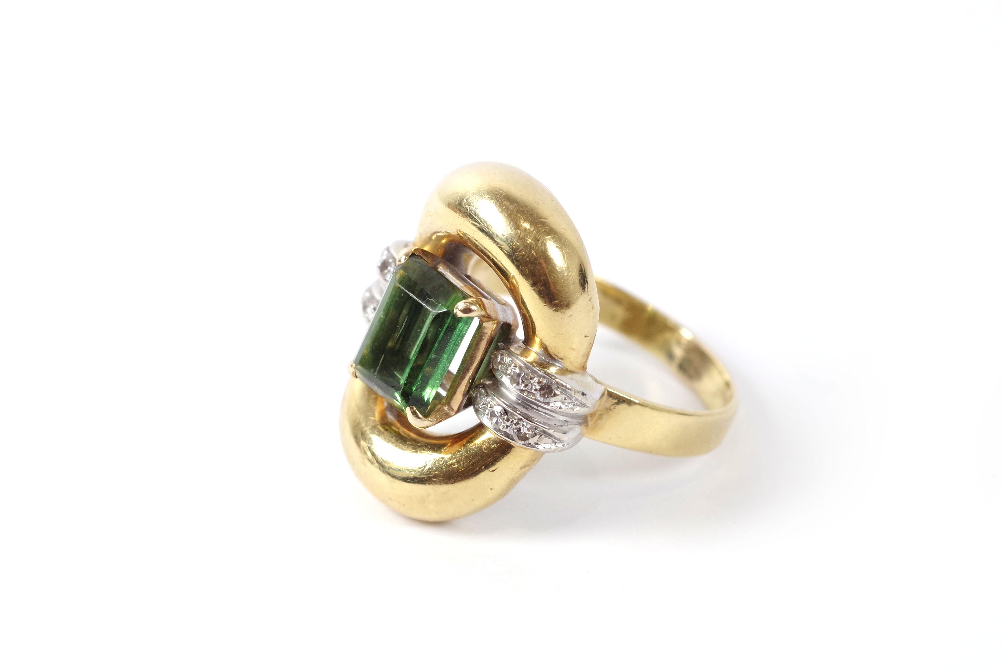 Emerald Cut Retro tourmaline gold ring in 18 karat yellow gold