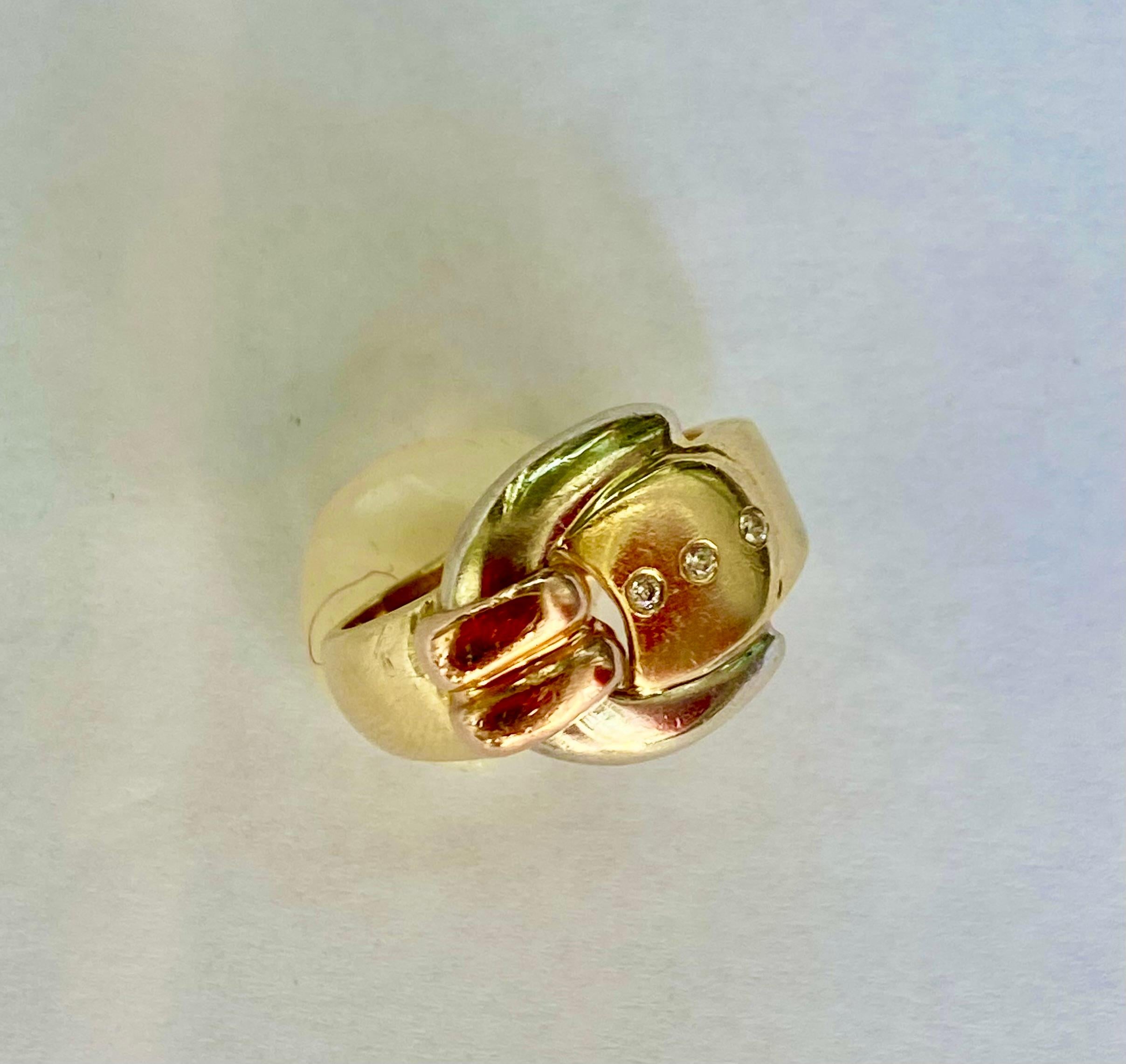 Rétro Anello con fibbia in oro retrò tricolore in vendita