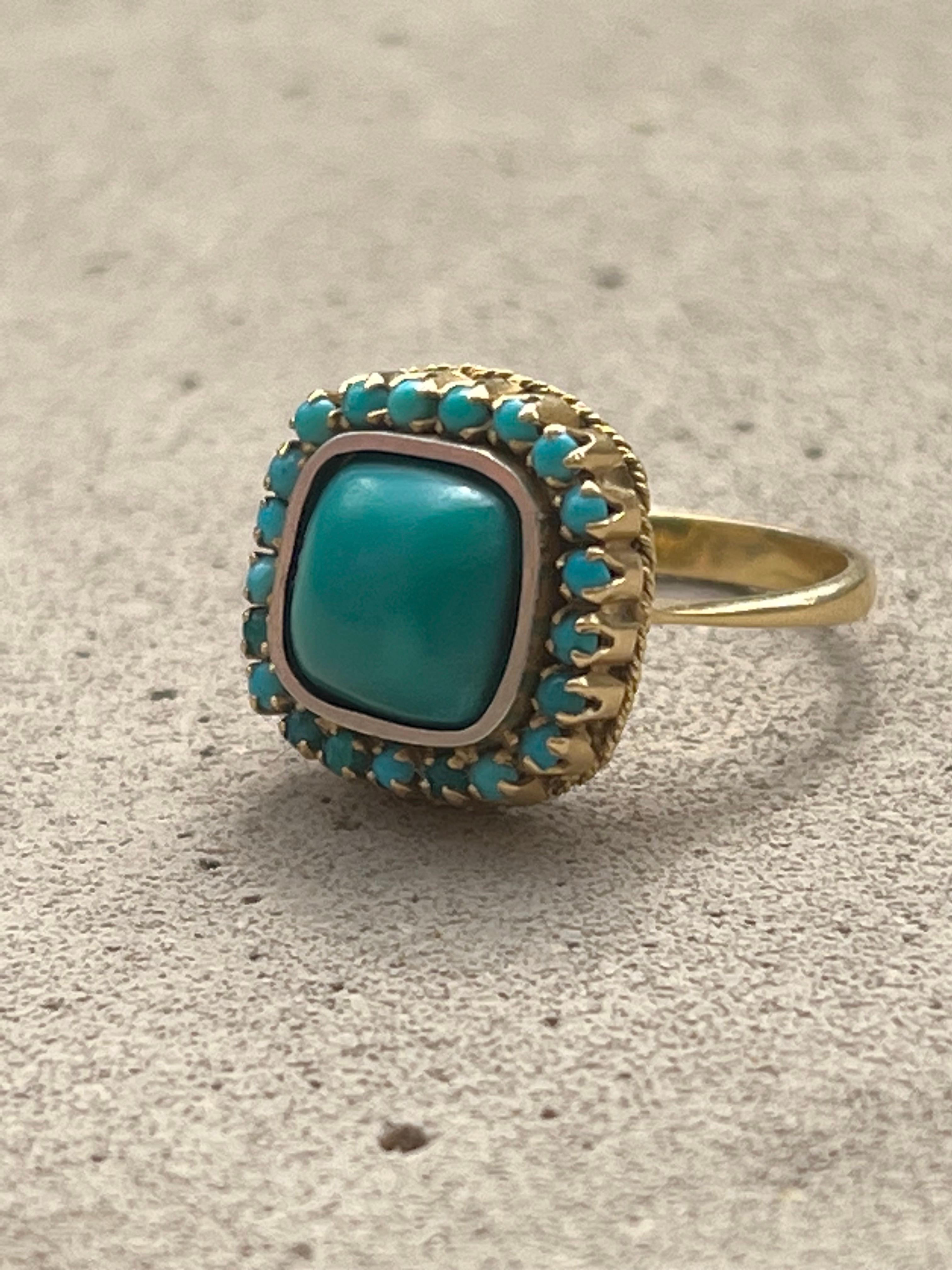 Women's or Men's Retro Turquoise Gemstone Cocktail Ring 18k Yellow Gold For Sale