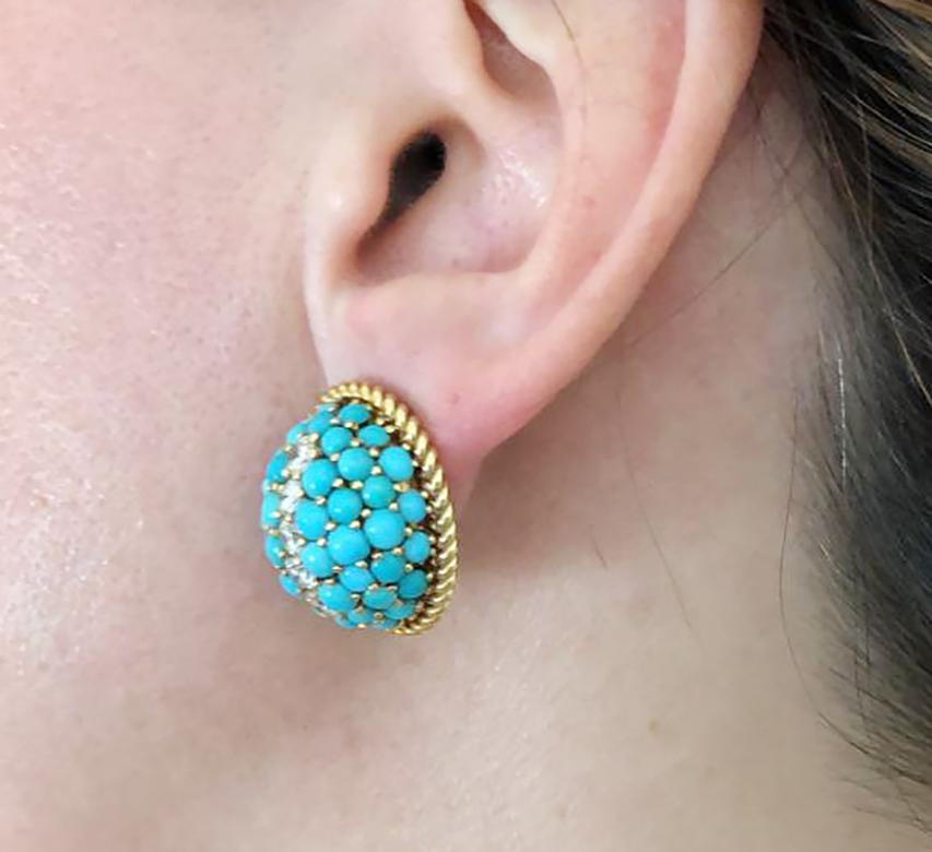 Turquoise Yellow Gold Retro Style Striped Dome Earrings In Good Condition For Sale In New York, NY