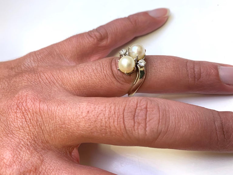 Retro Twin Pearl and Diamond Ring In Good Condition For Sale In Aliso Viejo, CA