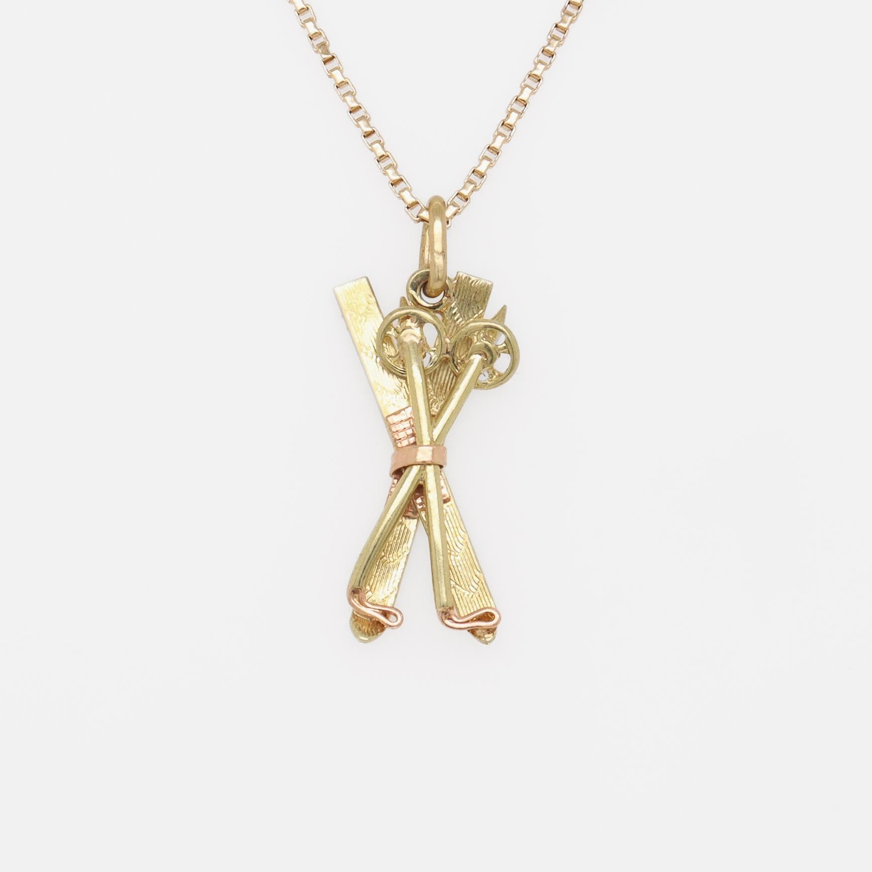 Retro Two-Tone 14K Gold Pair of Skis & Ski Poles Charm for a Bracelet In Good Condition In Philadelphia, PA