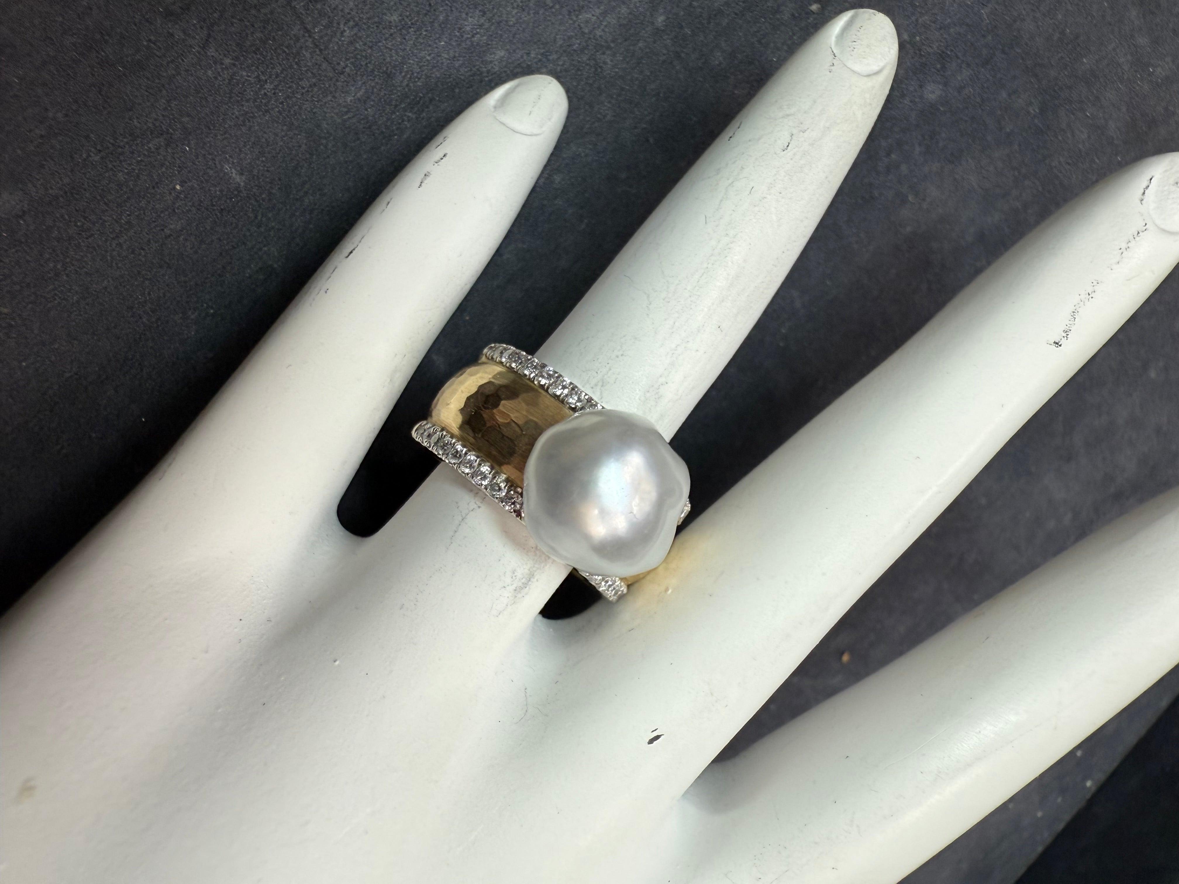 Retro Two-Tone Gold Natural Diamond & South Sea Pearl Statement Ring Circa 1980s In Good Condition For Sale In Los Angeles, CA