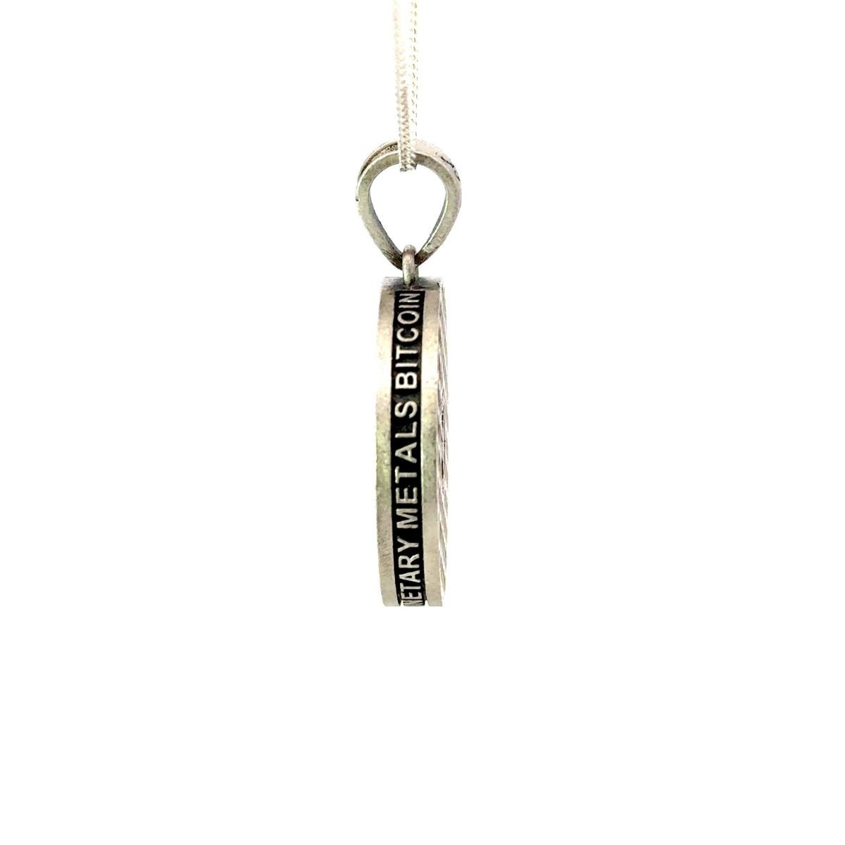 Ciondolo retrò unisex per Bitcoin, unico ciondolo per lui, realizzato in A. Silver in vendita 2
