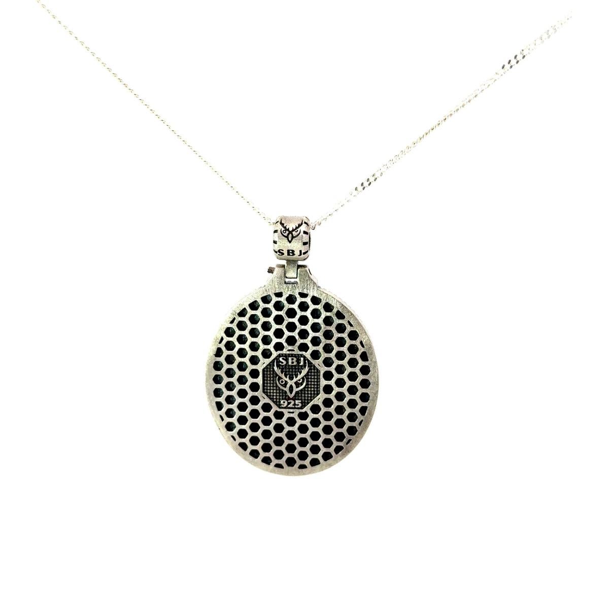 Ciondolo unisex retrò a forma di medaglione della Signora del Monte Carpello in Argento 925 in vendita 4