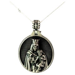 Ciondolo unisex retrò a forma di medaglione della Signora del Monte Carpello in Argento 925