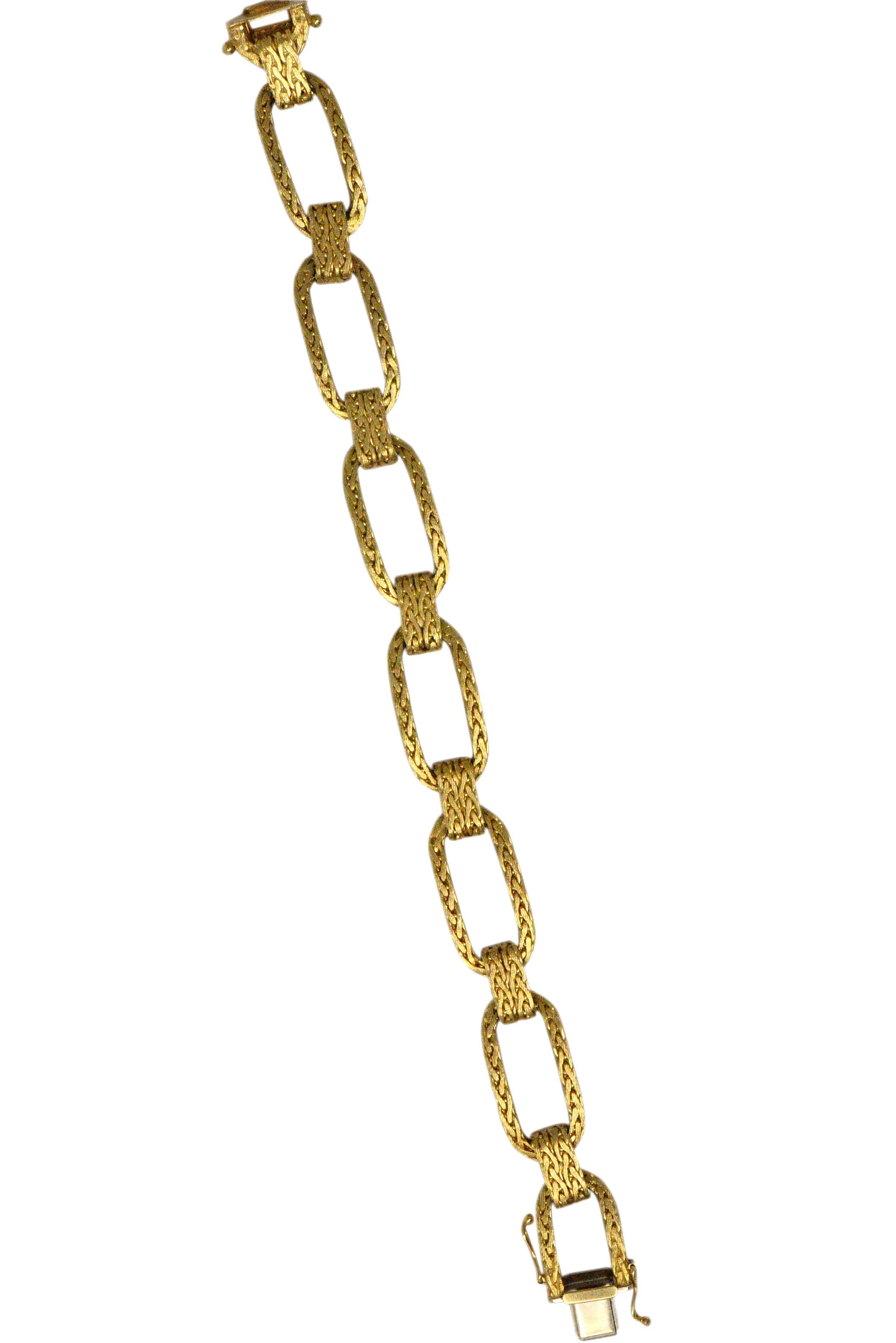 Retro Unoaerre 18 Karat Yellow Gold Link Bracelet

Woven textured gold in an elongated cable style

Completed by a concealed clasp with double figure-eight safety

Fully signed Unoaerre with Italian assay marks

Rich glowing gold and classic design