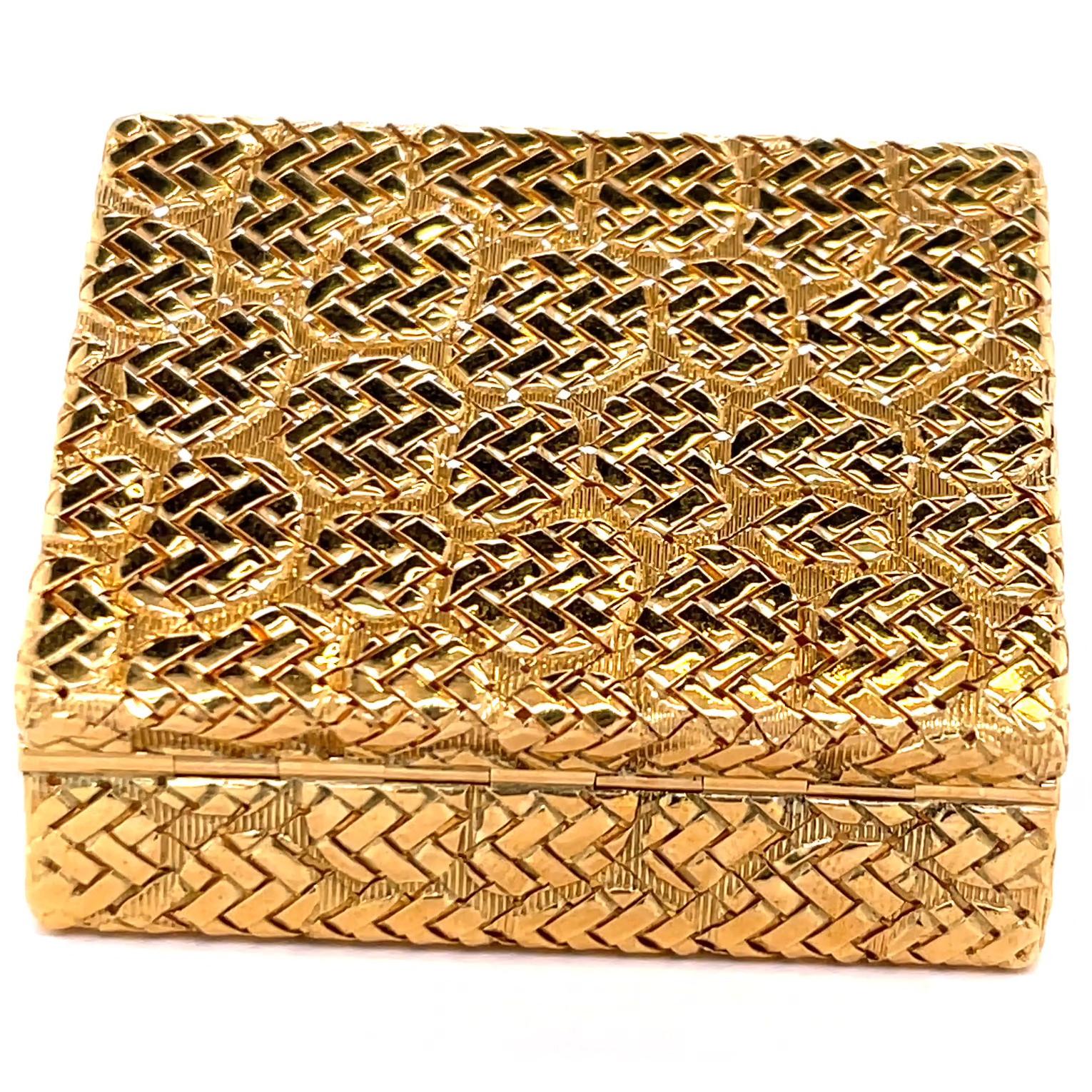 Women's or Men's Retro Van Cleef and Arpels 18 Karat Gold Pill Box