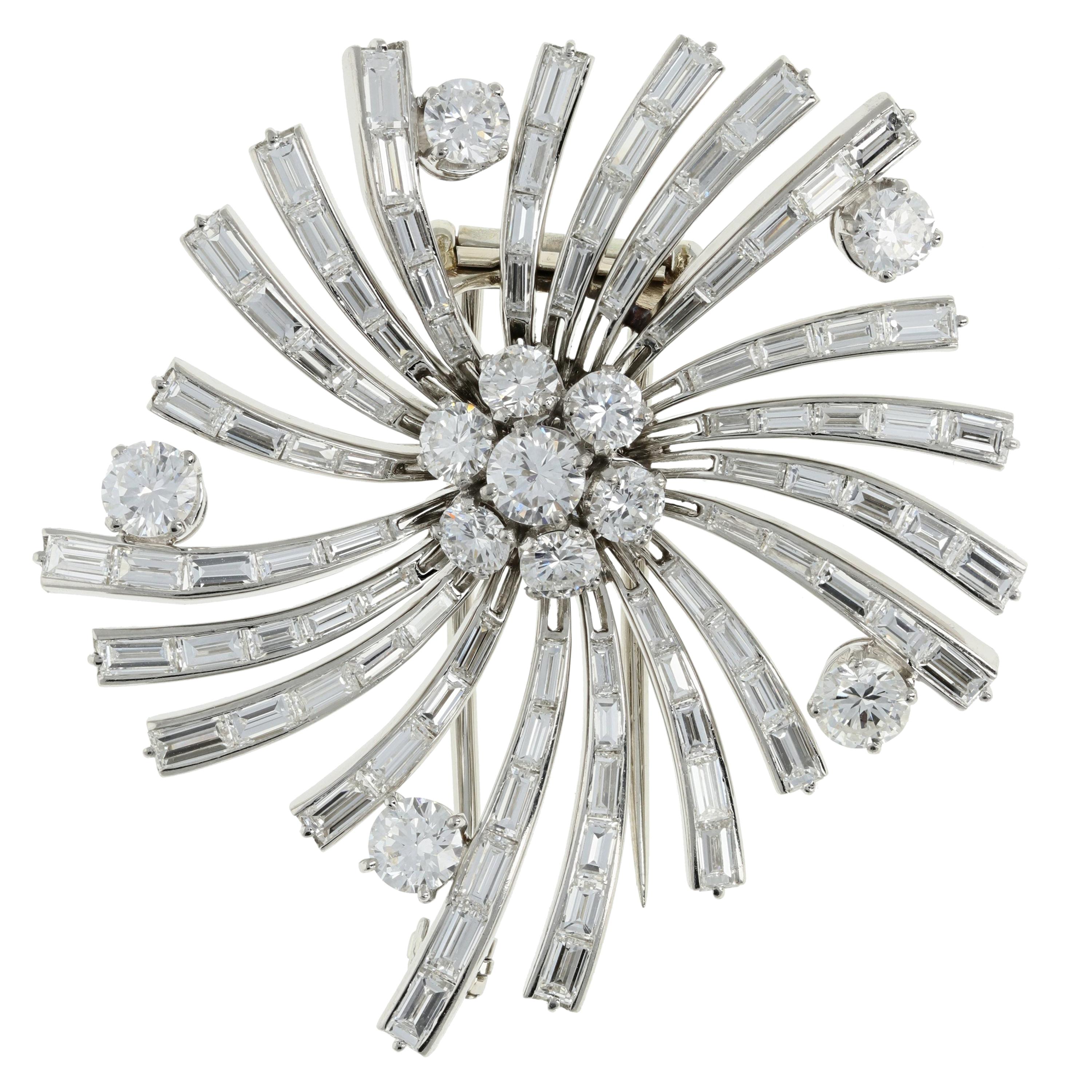 Van Cleef & Arpels  Broche fleur en platine et diamants