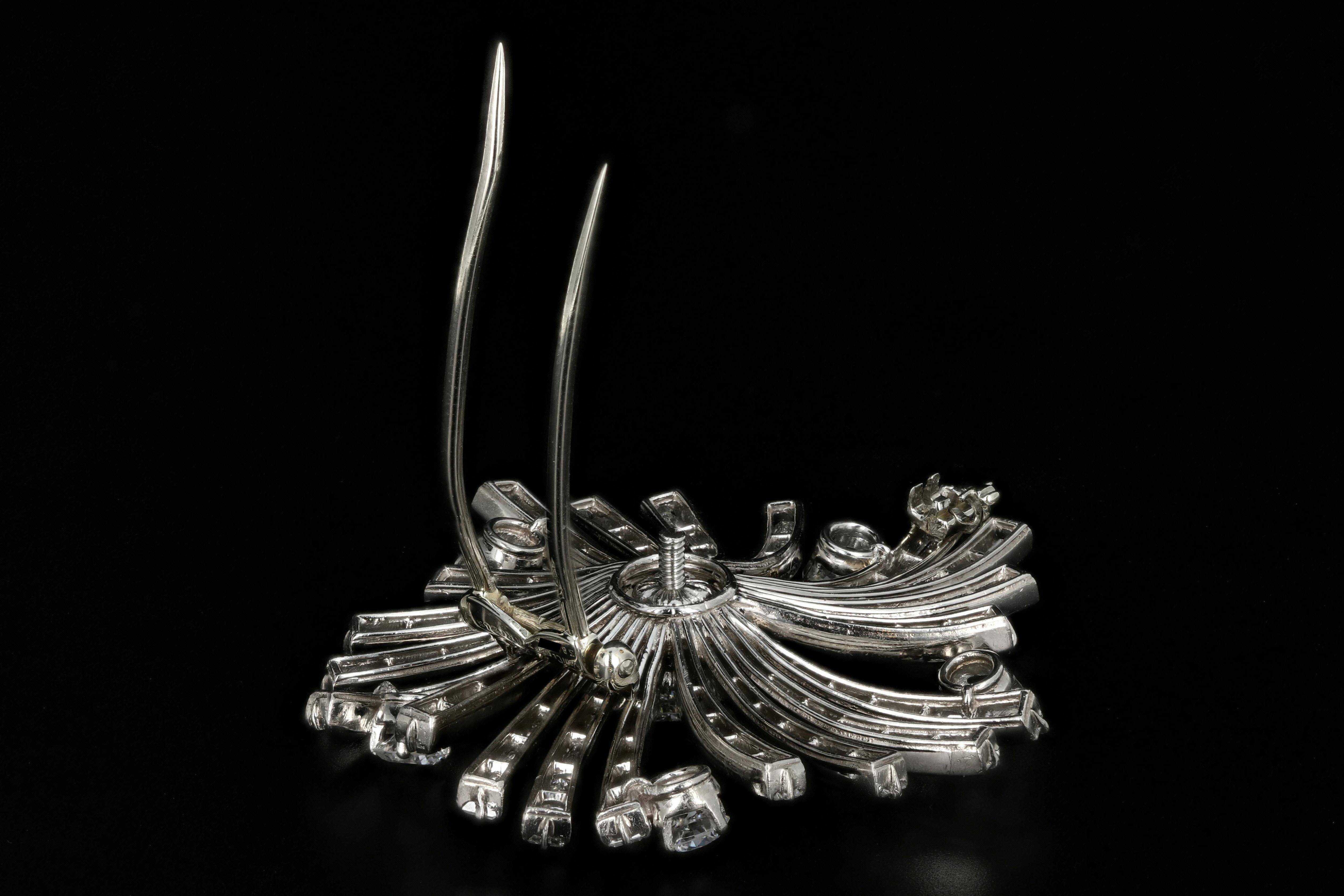 Retro Van Cleef & Arpels  Diamond Platinum Flower Brooch For Sale 1