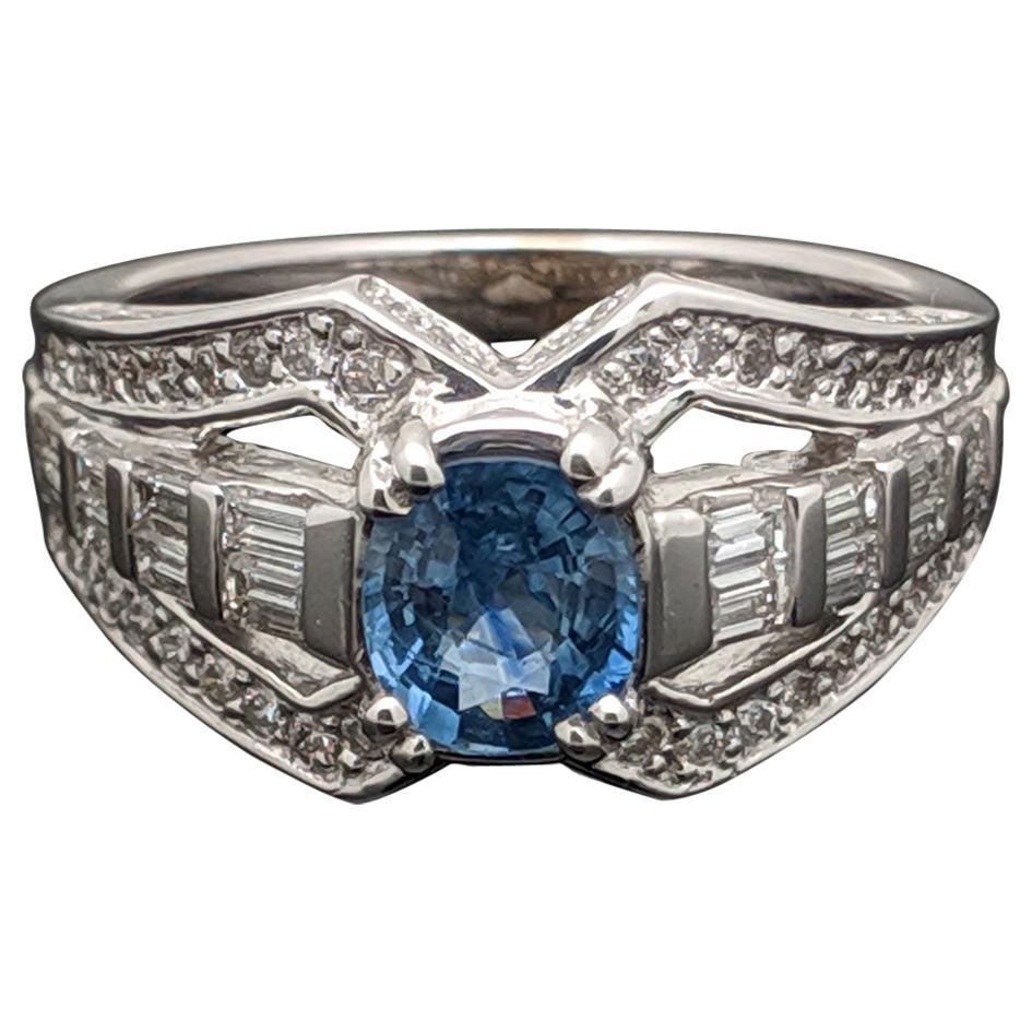 Retro Vintage 14 Karat White Gold Blue Sapphire and Diamonds Ring For Sale