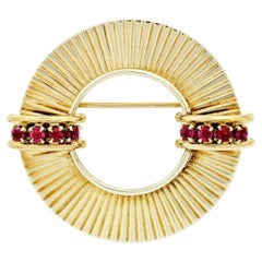 Retro Vintage 14k Yellow Gold 0.64ctw Round Ruby Fluted Circle Wreath Brooch Pin