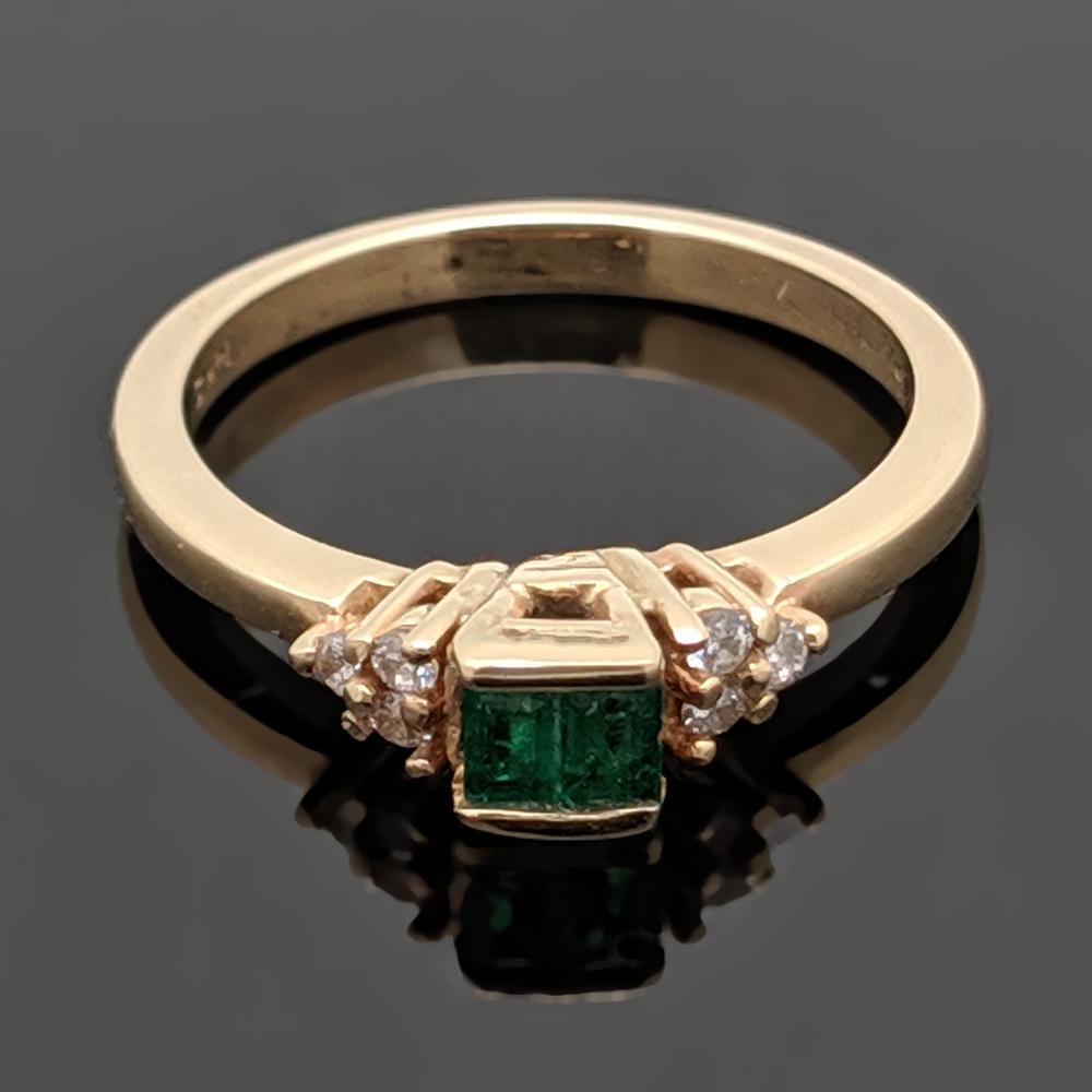 emerald and gold ring vintage