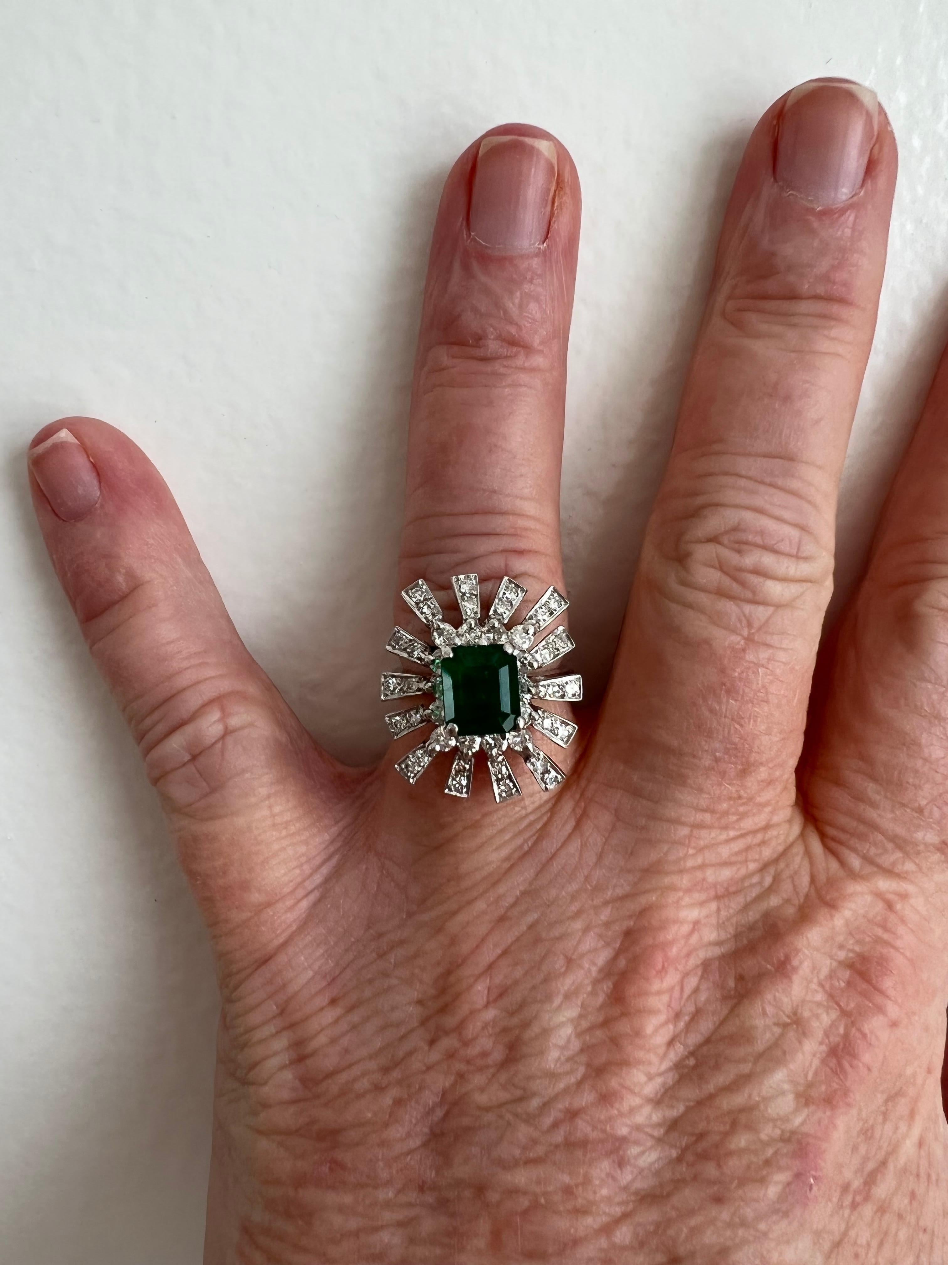 Retro Vintage 18K White Gold Diamond and Emerald Cluster Engagement Ring, 2.76ct In Good Condition For Sale In San Francisco, CA